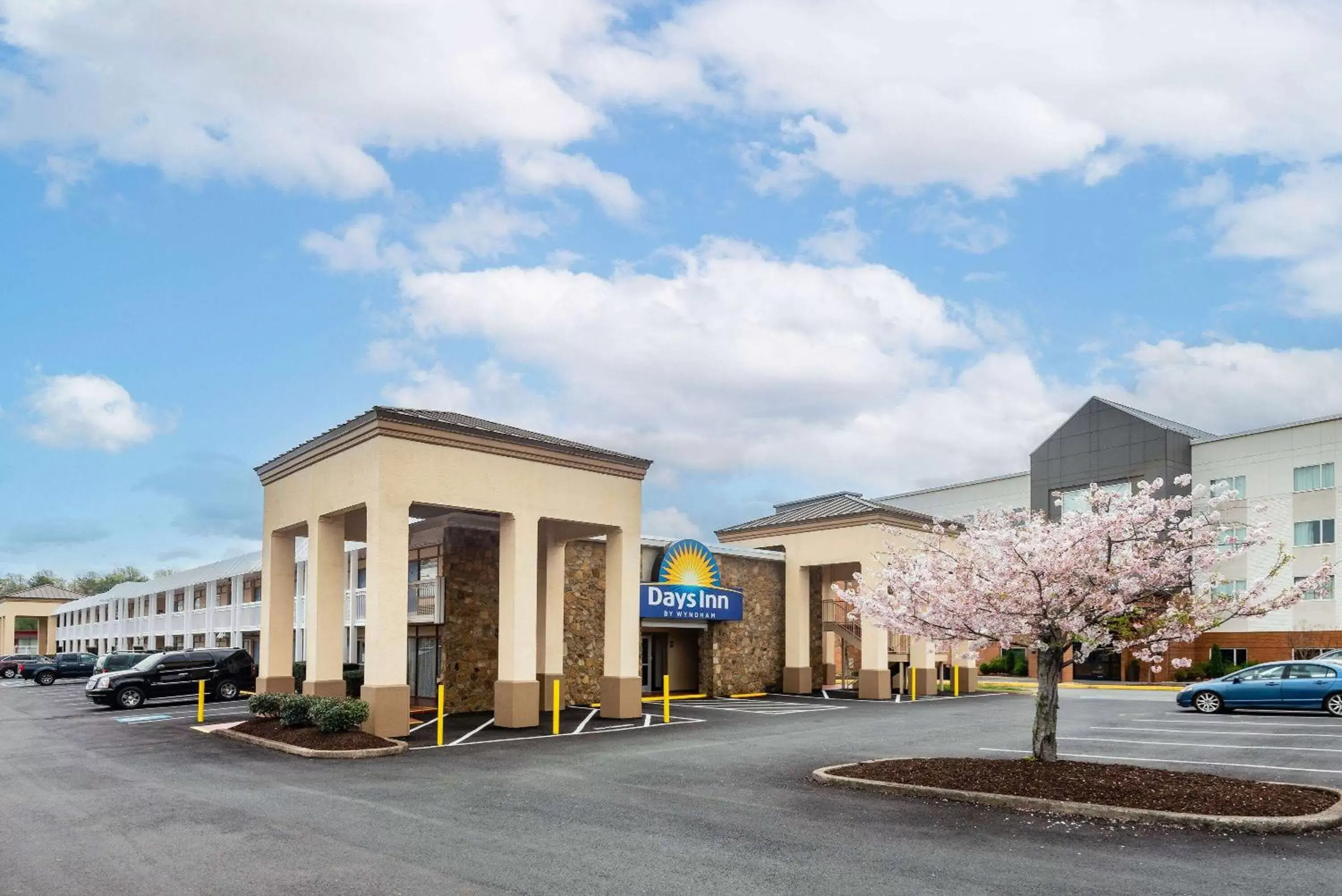 Property building in Days Inn by Wyndham Charlottesville/University Area Property building in Days Inn by Wyndham Charlottesville/University Area