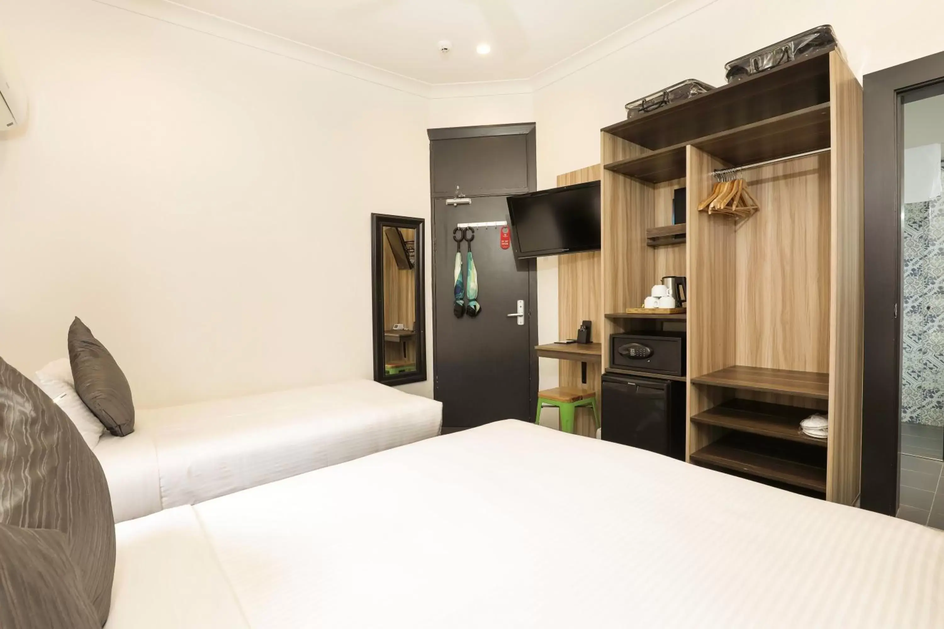Triple Room with Private Bathroom in Glenferrie Lodge