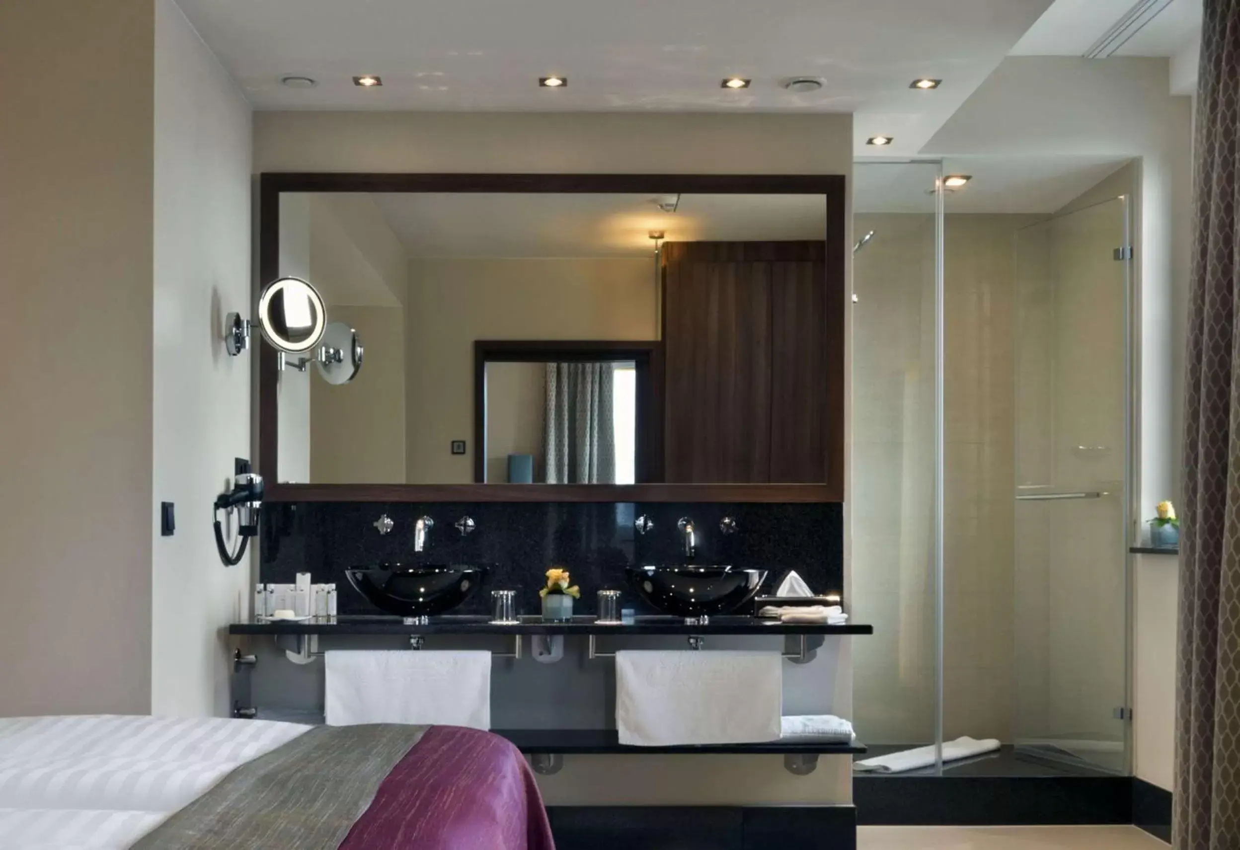 Photo of the whole room, Kitchen/Kitchenette in Flemings Selection Hotel Frankfurt-City