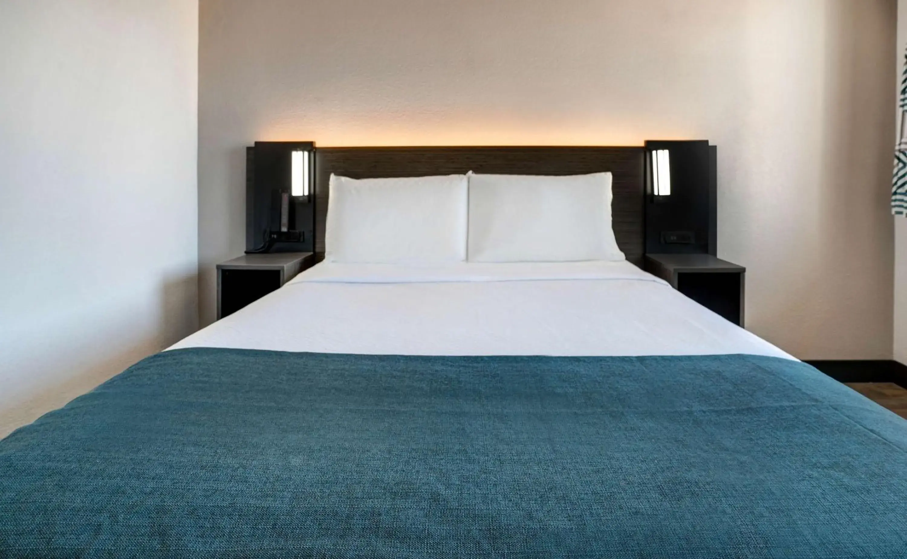 Bedroom, Bed in Motel 6-Bakersfield, CA - South