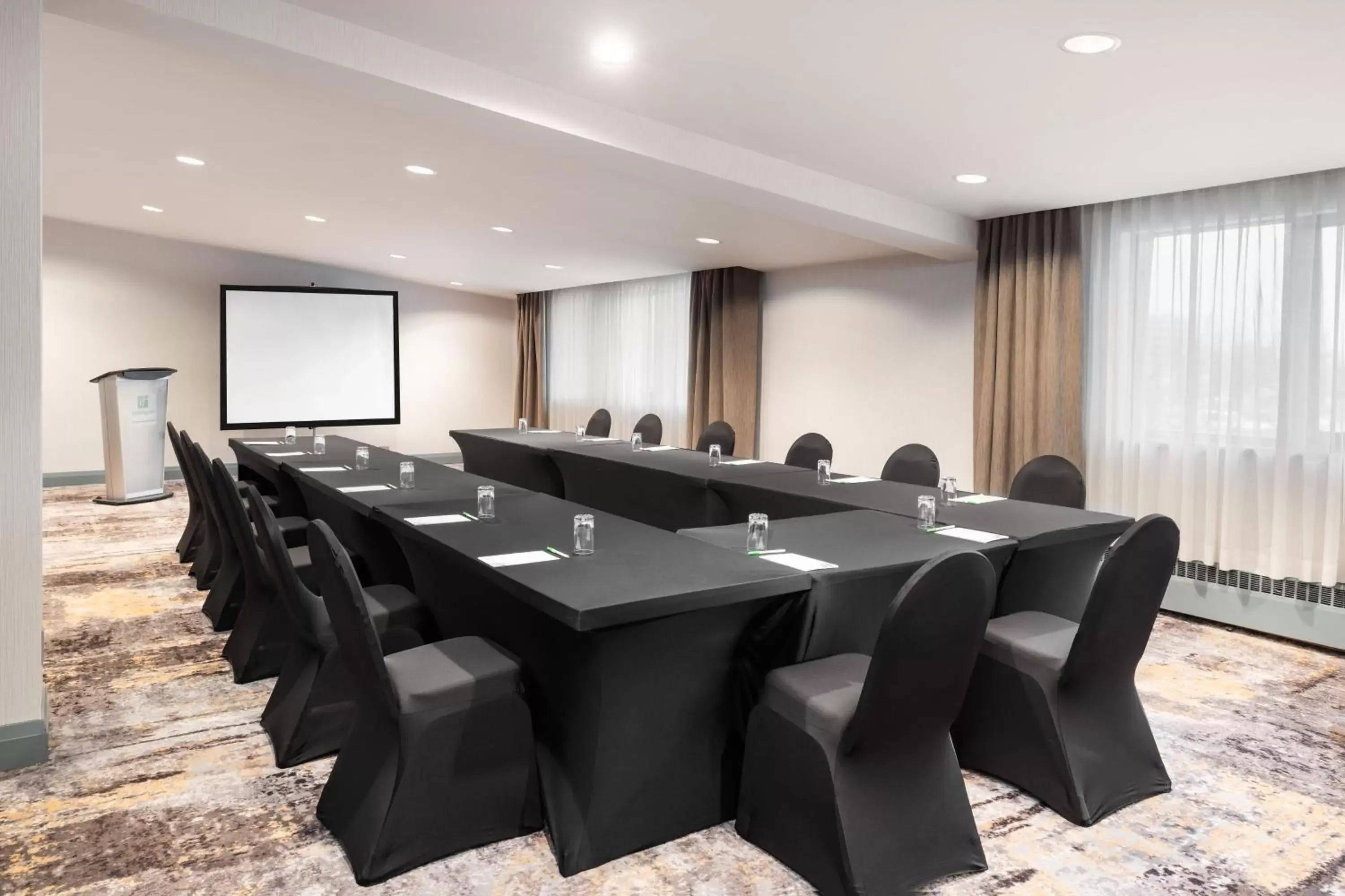Meeting/conference room in Holiday Inn Toronto Airport East, an IHG Hotel