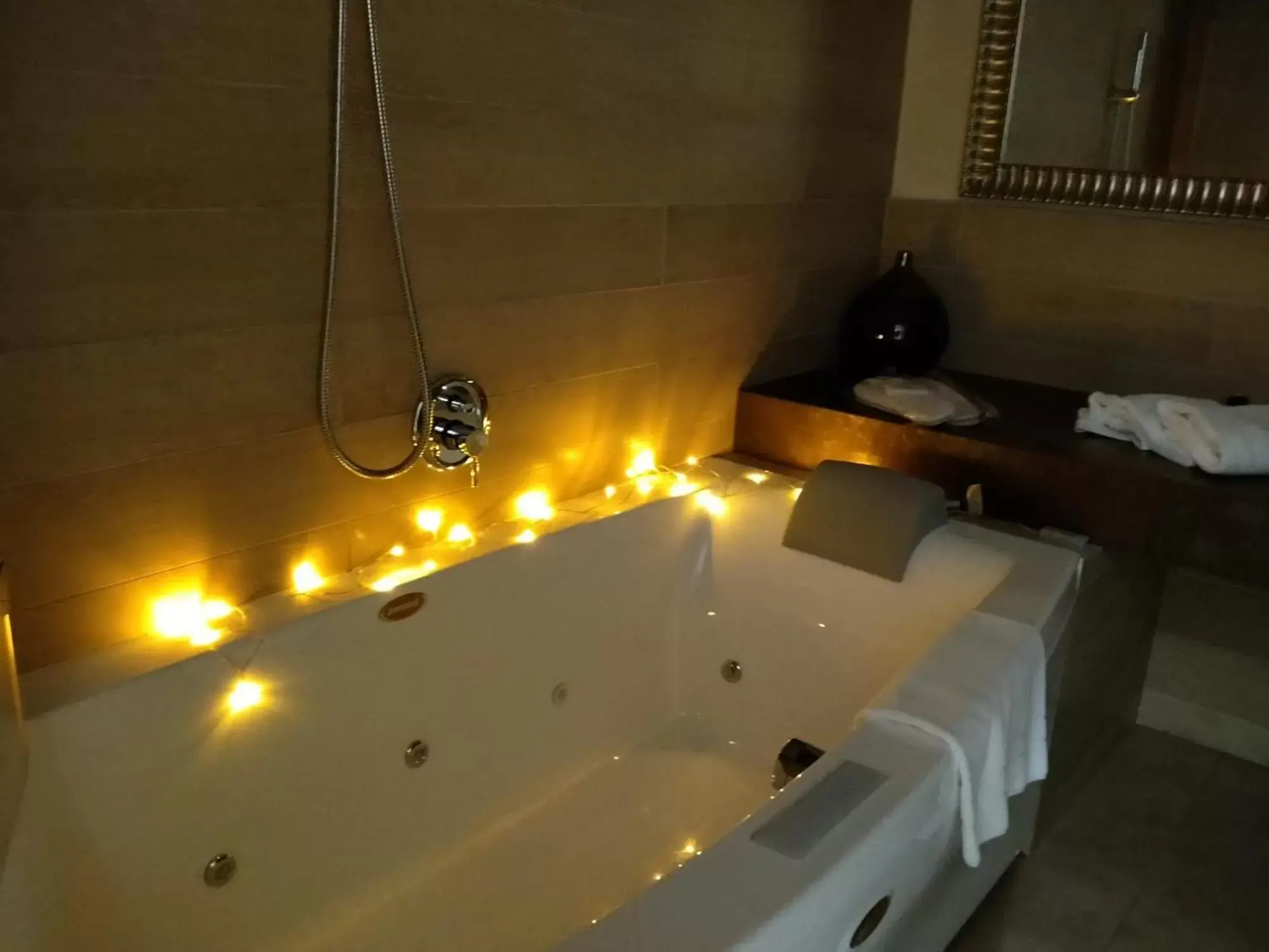 Hot Tub, Bathroom in Hotel Patavium