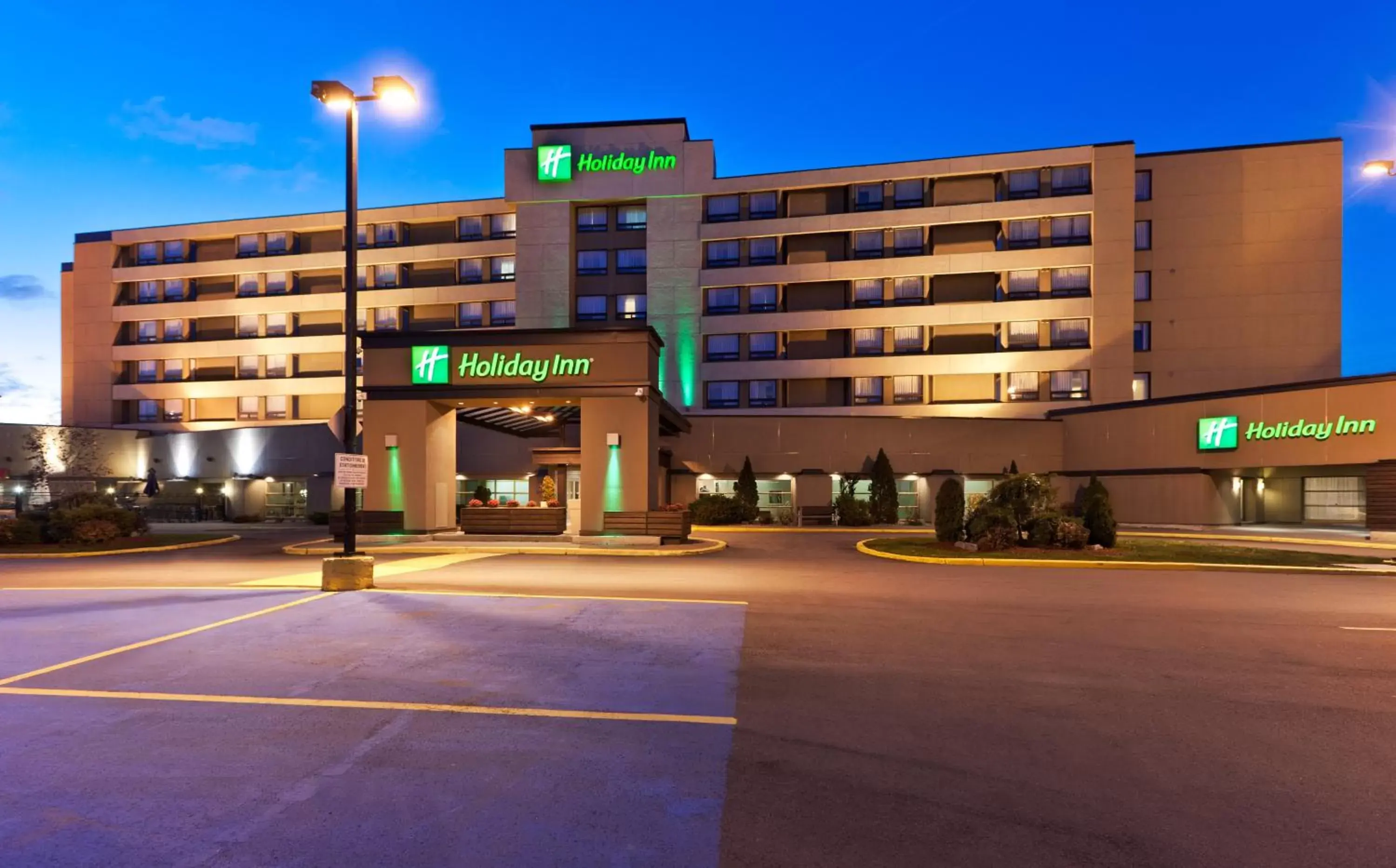 Property building in Holiday Inn Laval Montreal, an IHG Hotel