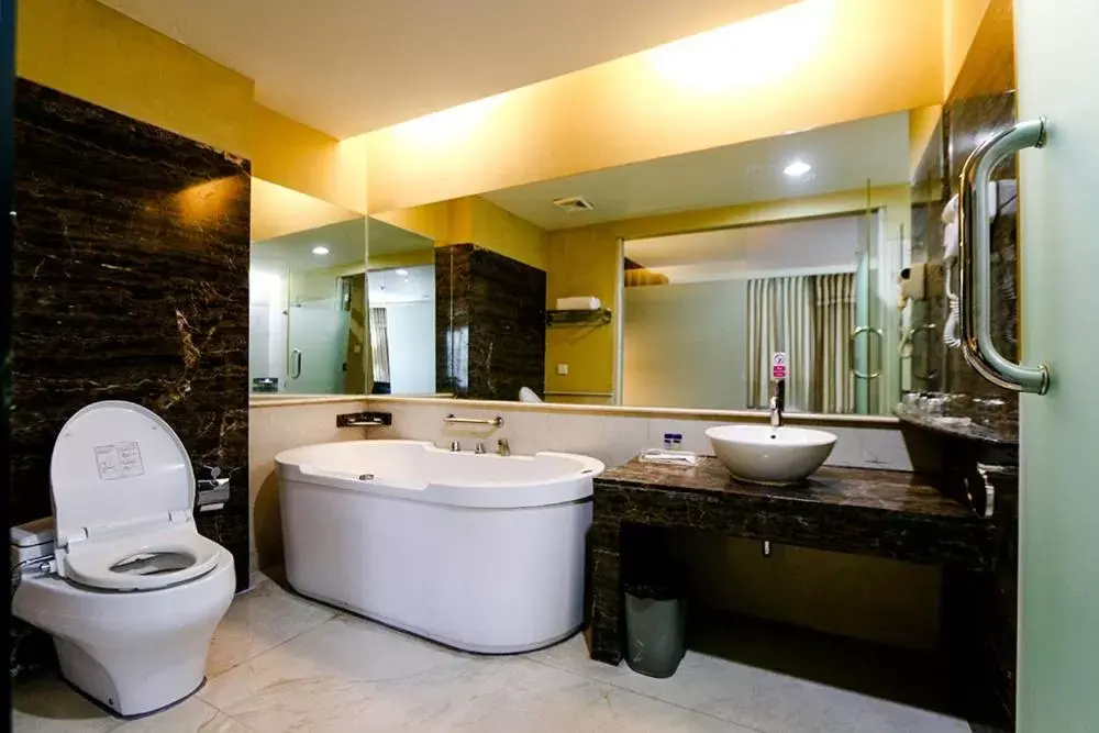 Bathroom in Grand Serela Setiabudhi Bandung