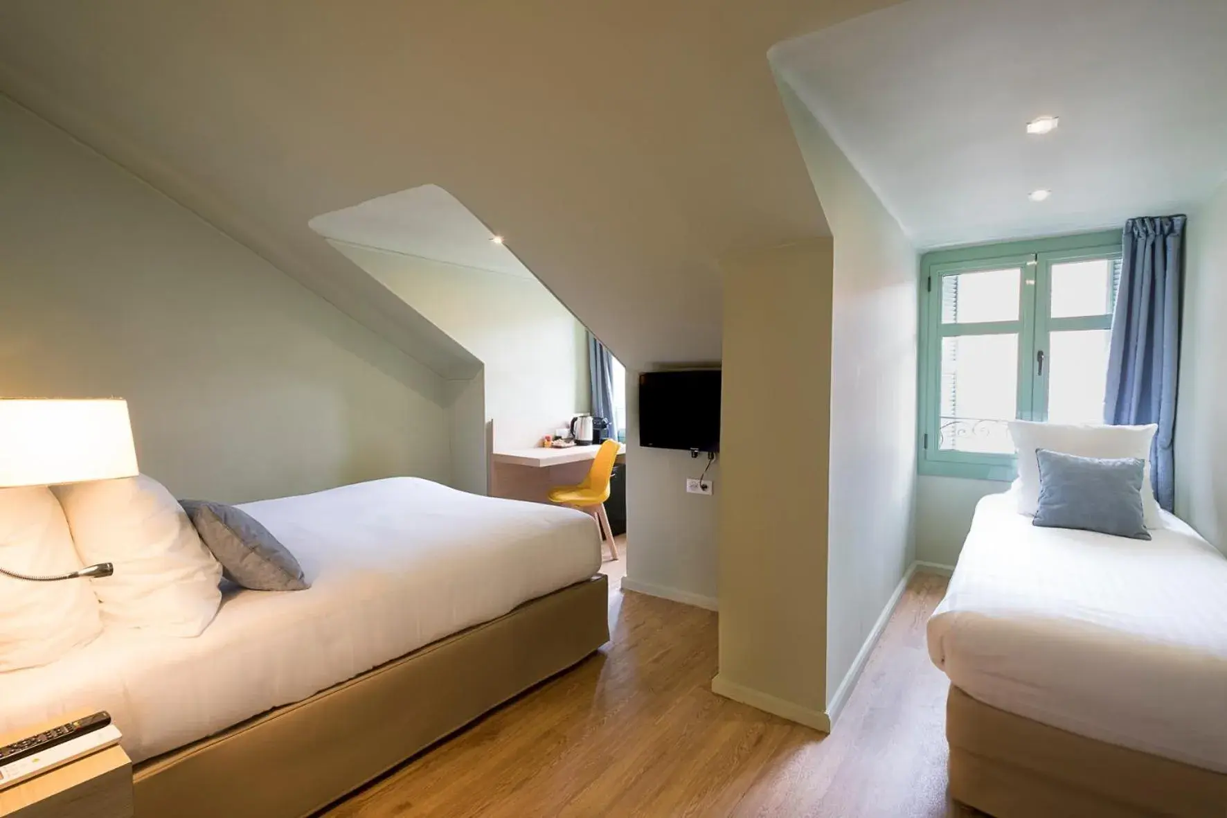 Bedroom, Bed in Hôtel Du Centre, un hôtel AMMI