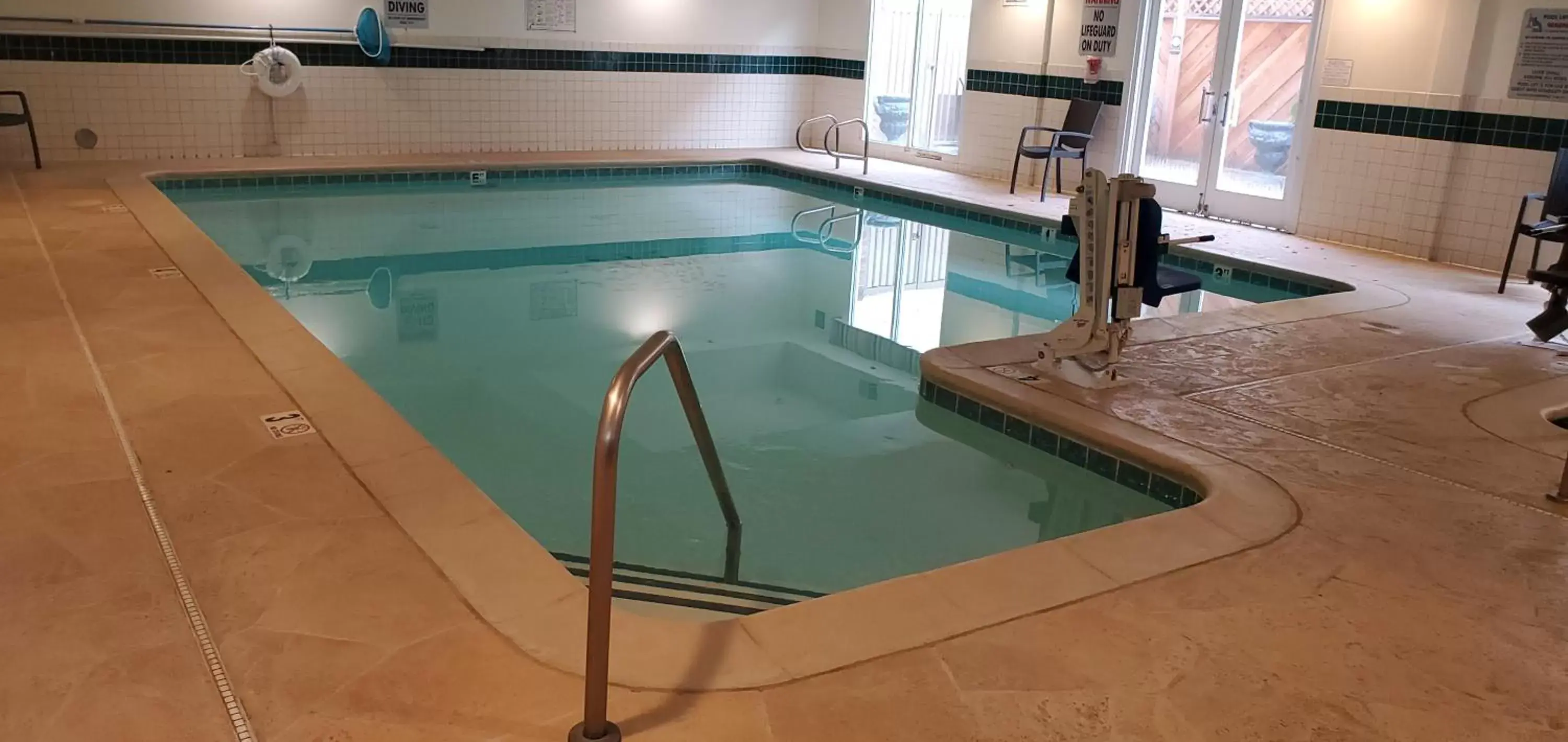 Swimming Pool in Best Western Airport Inn & Suites Oakland