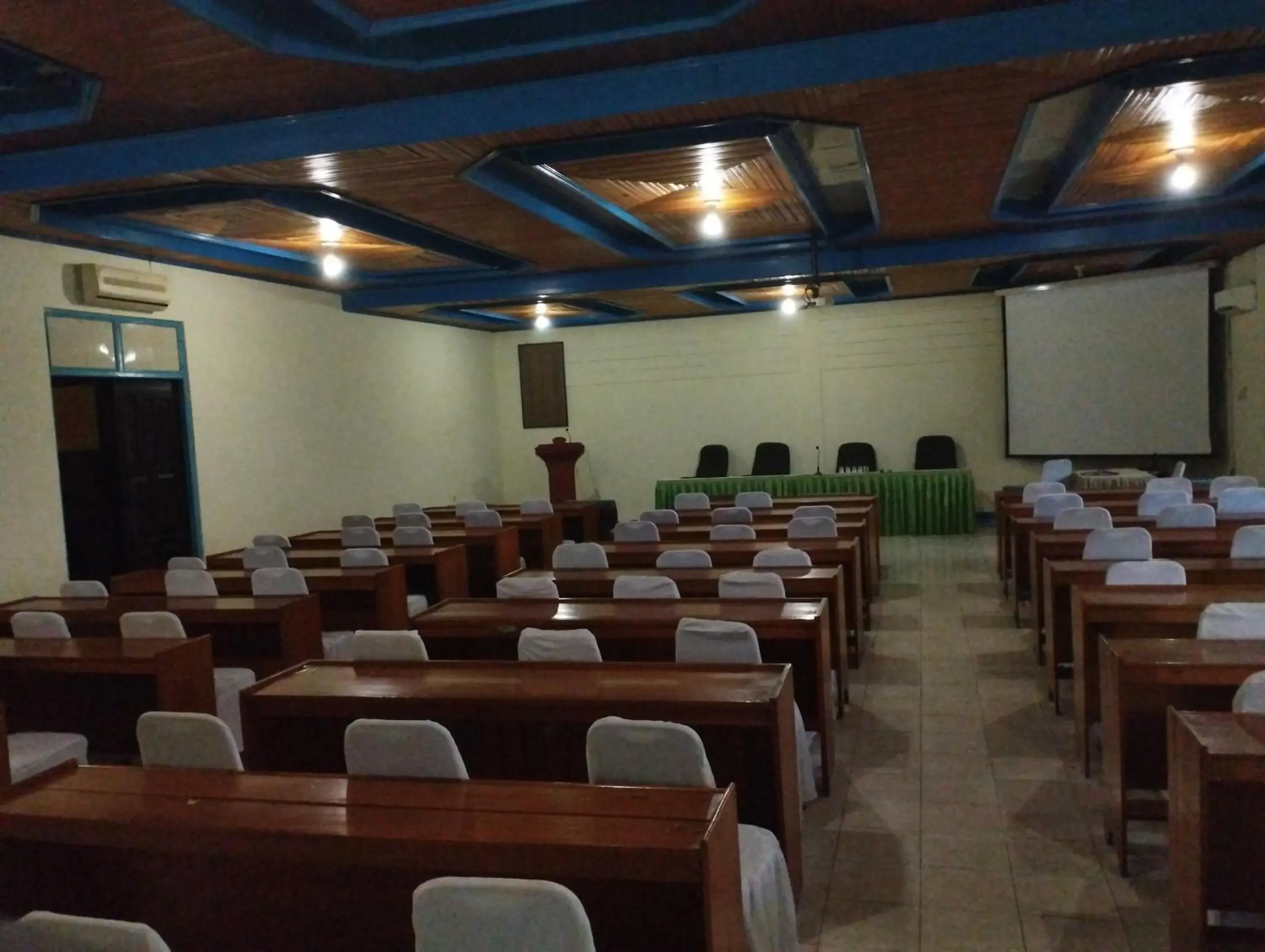 Meeting/conference room in Capital O 91806 Hotel Batu Suli