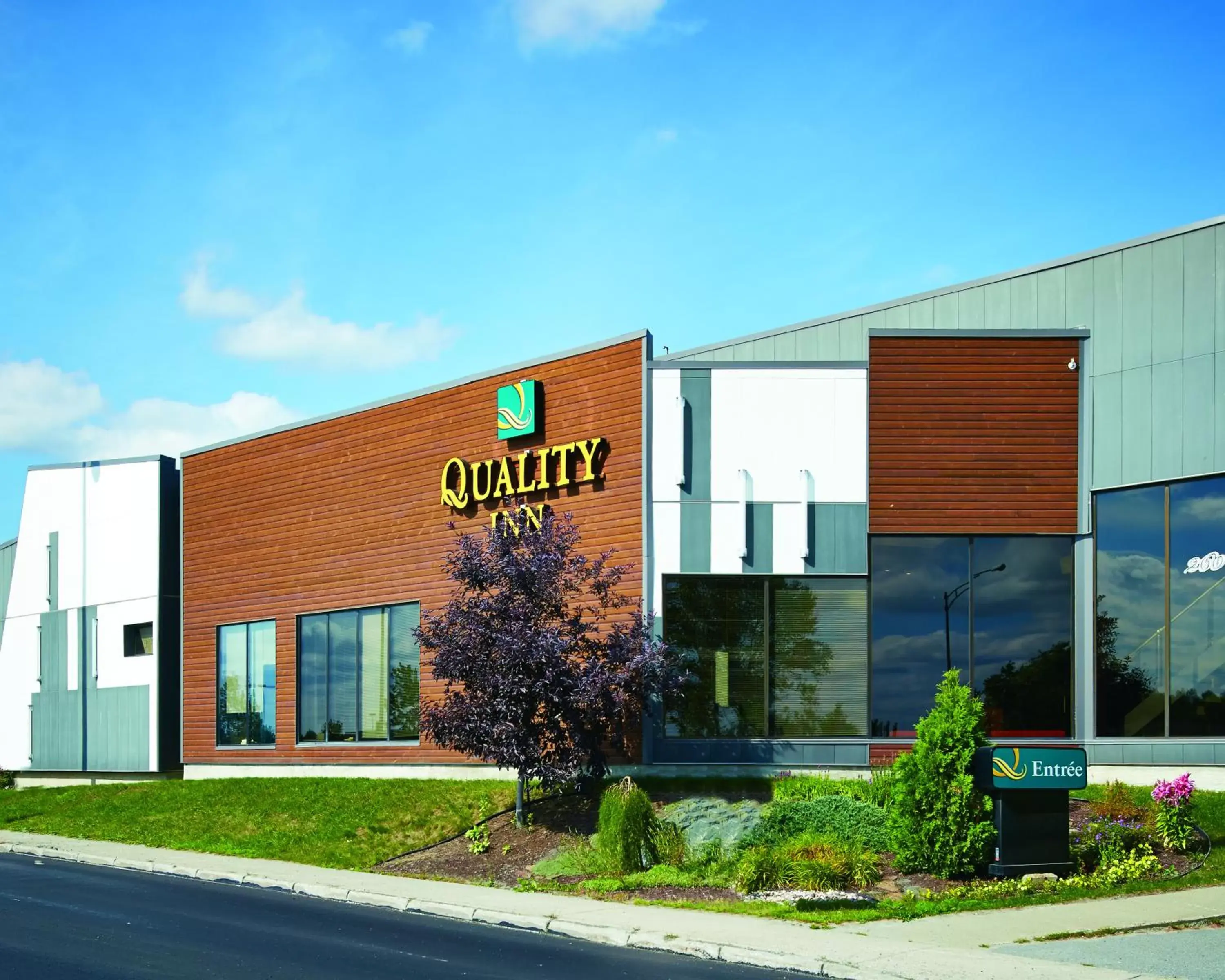 Property Building in Quality Inn Rouyn-Noranda