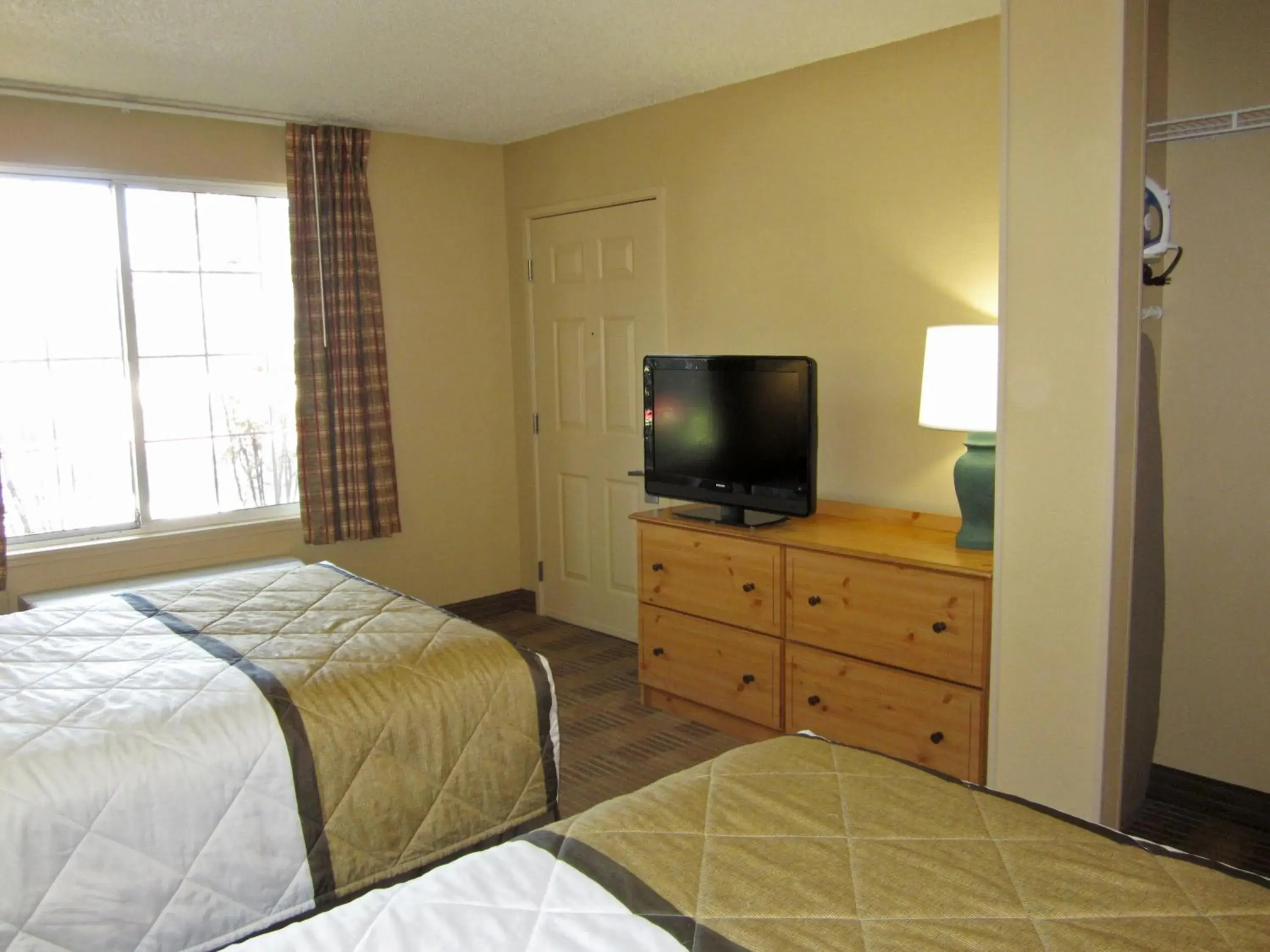 Bed in Extended Stay America Suites - Phoenix - Scottsdale - Old Town