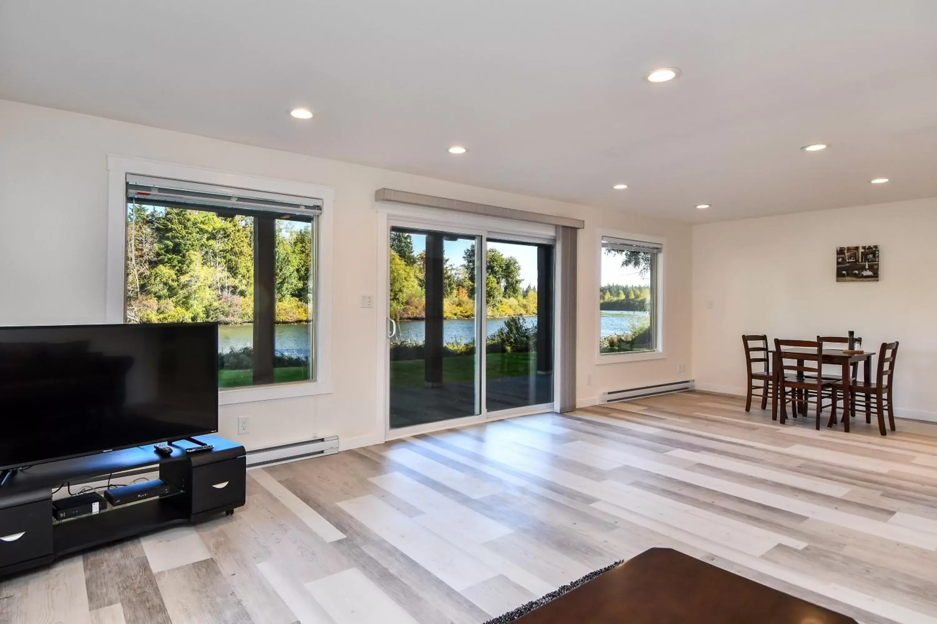 TV/Entertainment Center in Chateau Riverside