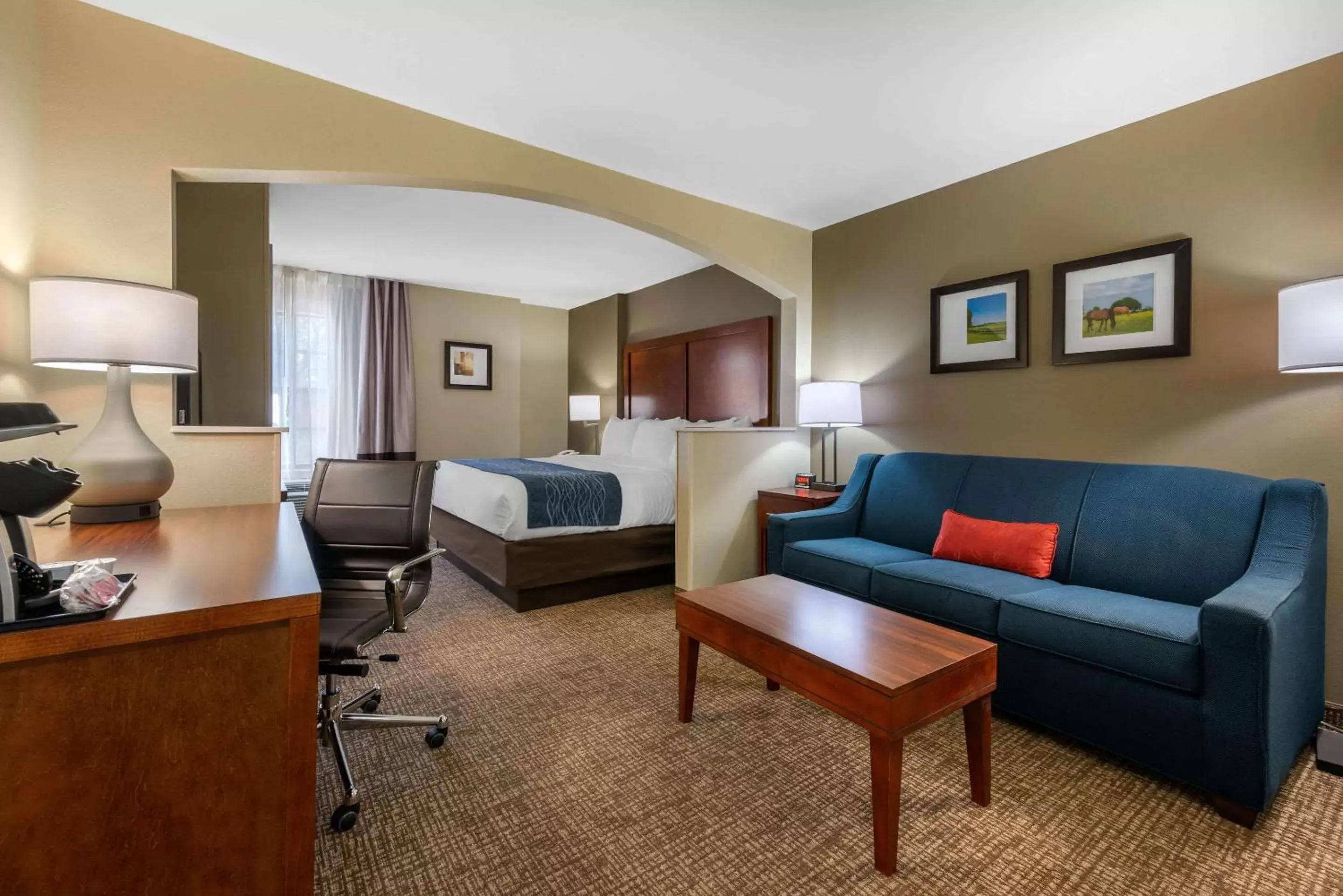 Photo of the whole room, Seating Area in Comfort Inn Ocala Silver Springs
