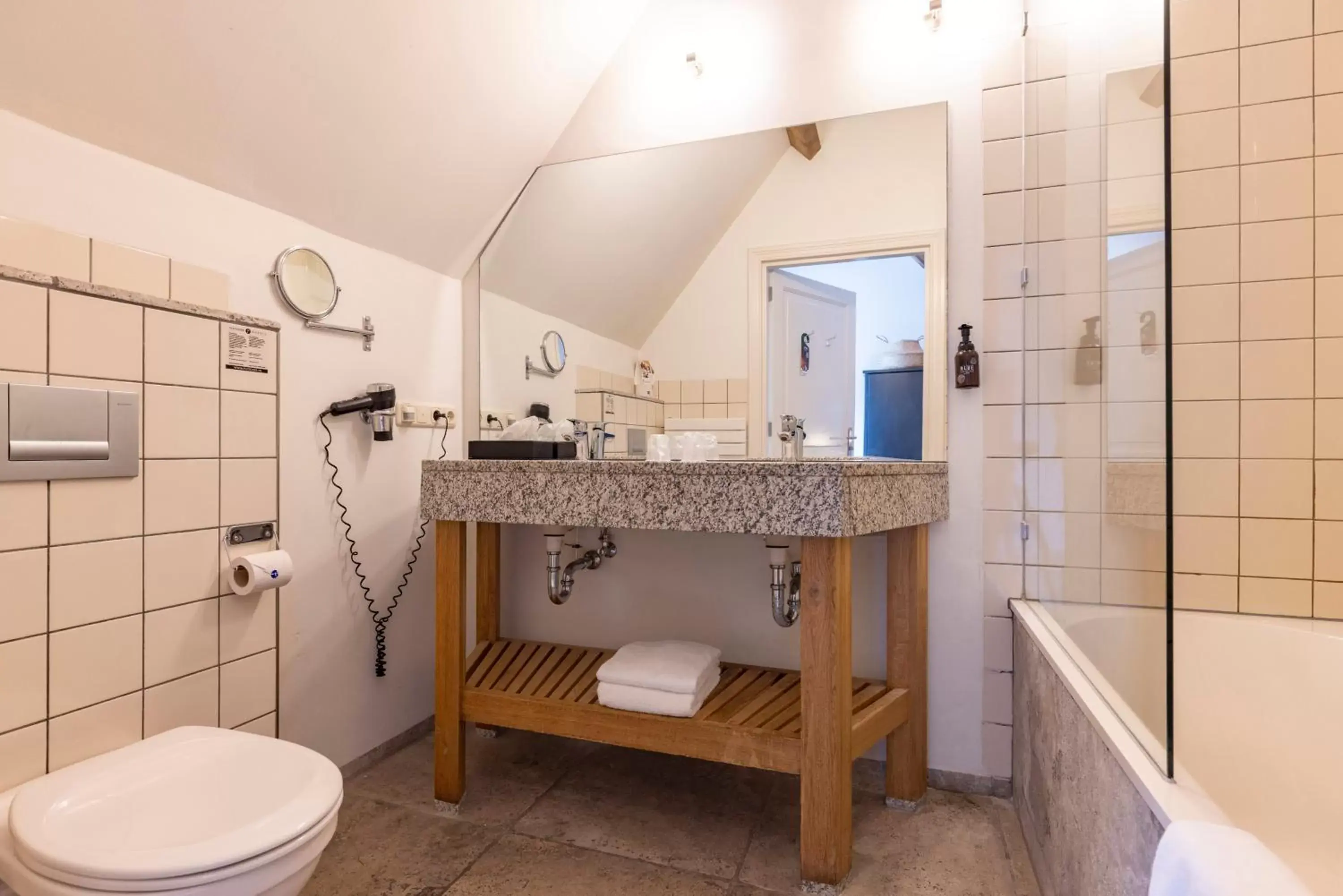 Toilet, Bathroom in Fletcher Hotel Château De Raay
