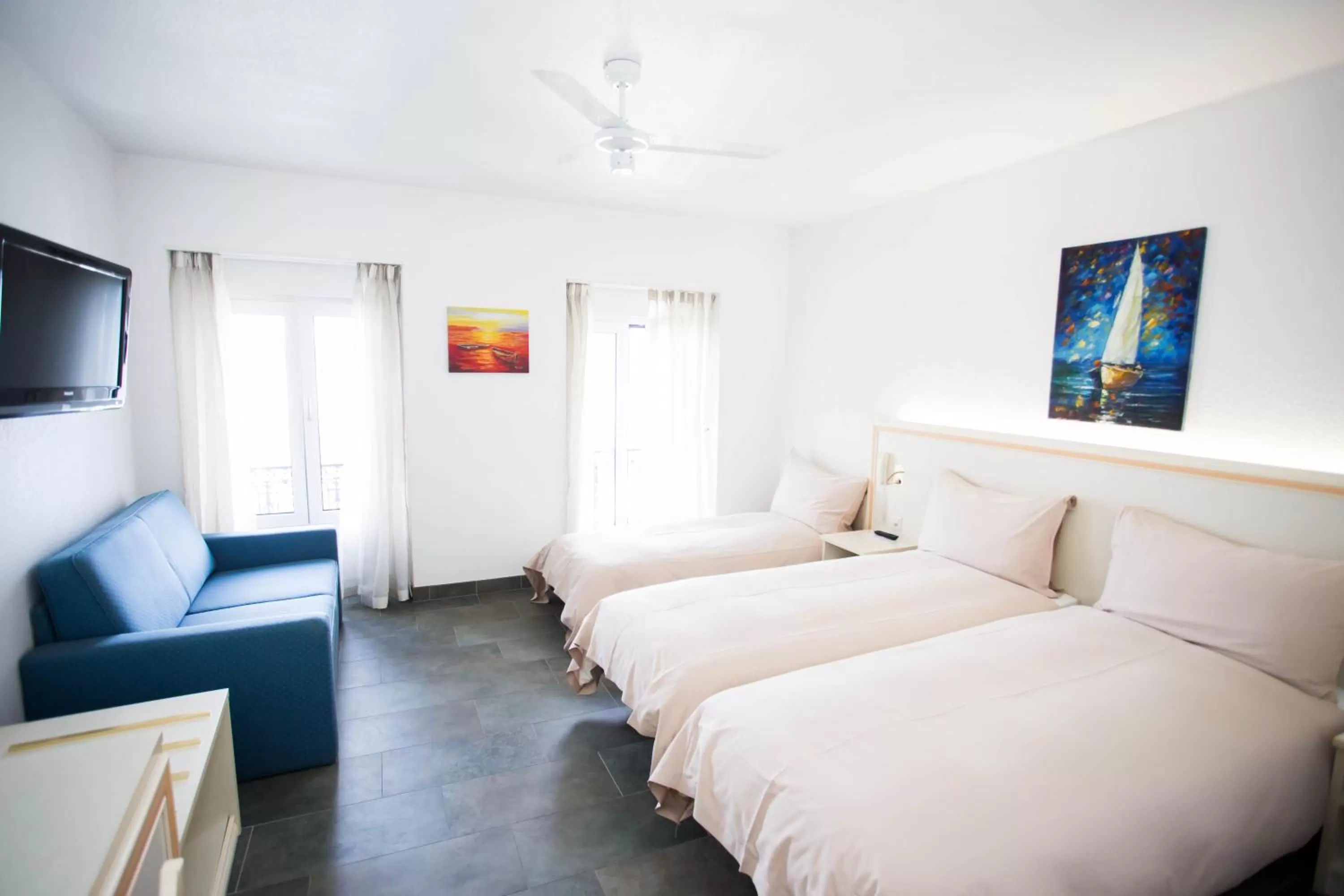 Bed in Hôtel du Port