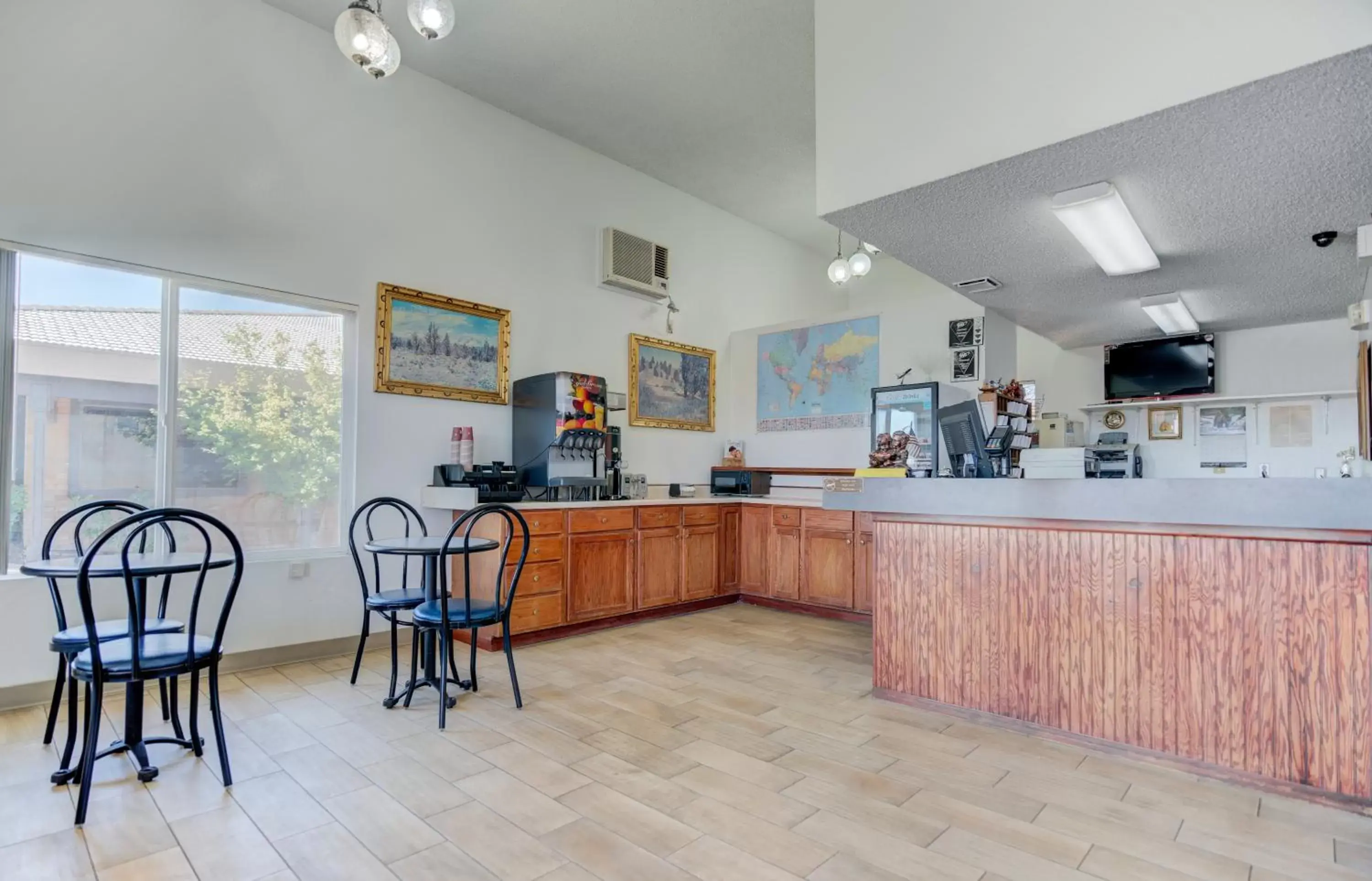 Lobby or reception in Redmond Inn