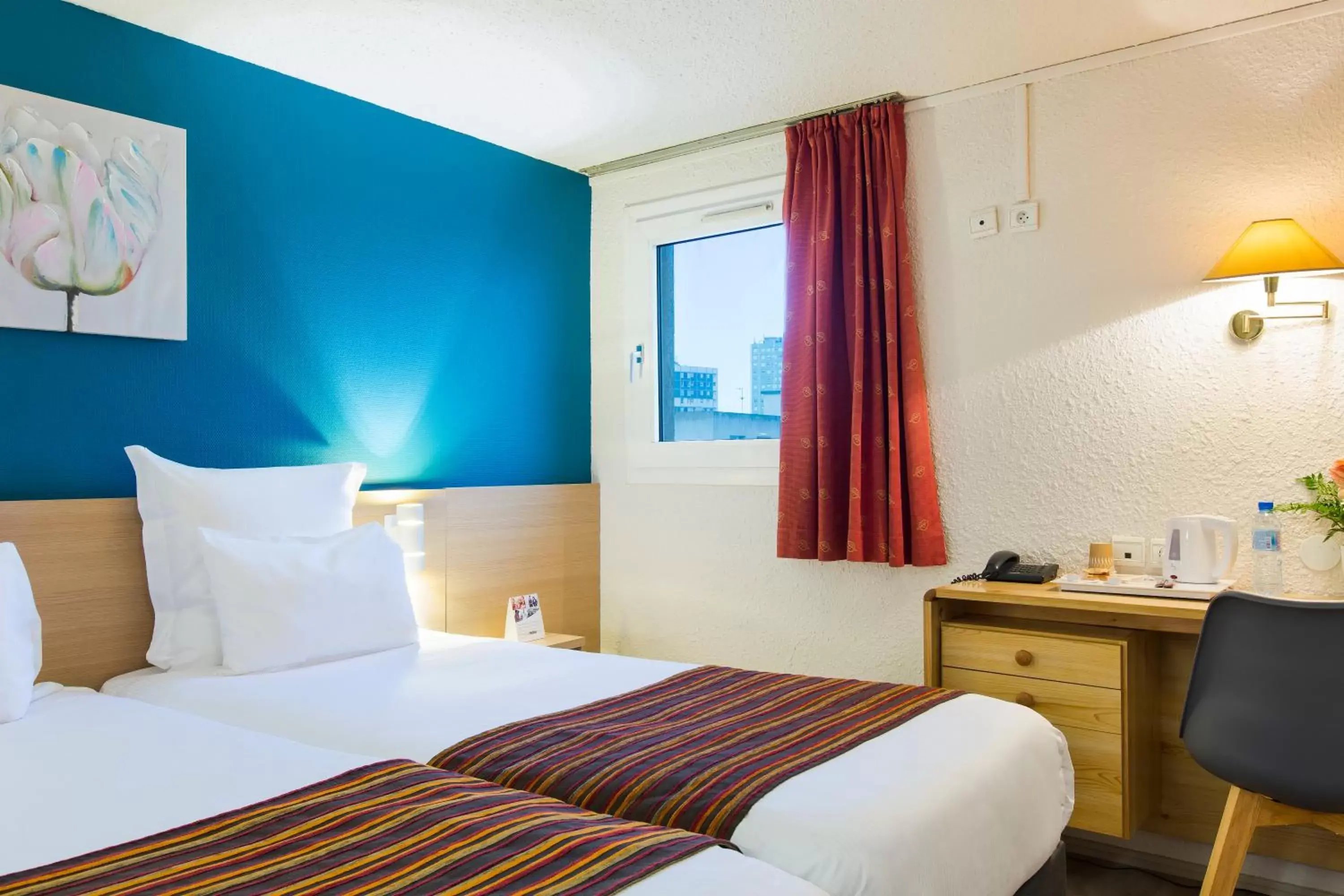 Bedroom, Bed in Comfort Hotel Montlucon