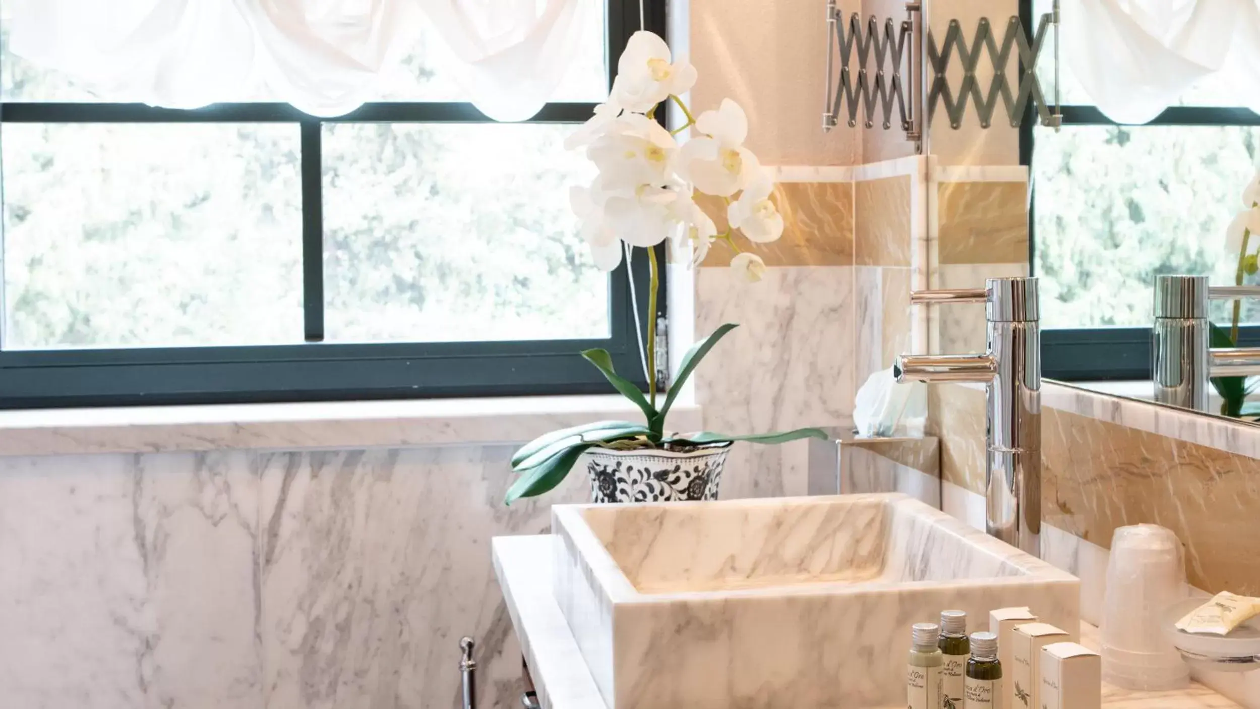 Shower, Bathroom in Villa Belverde Boutique Hotel