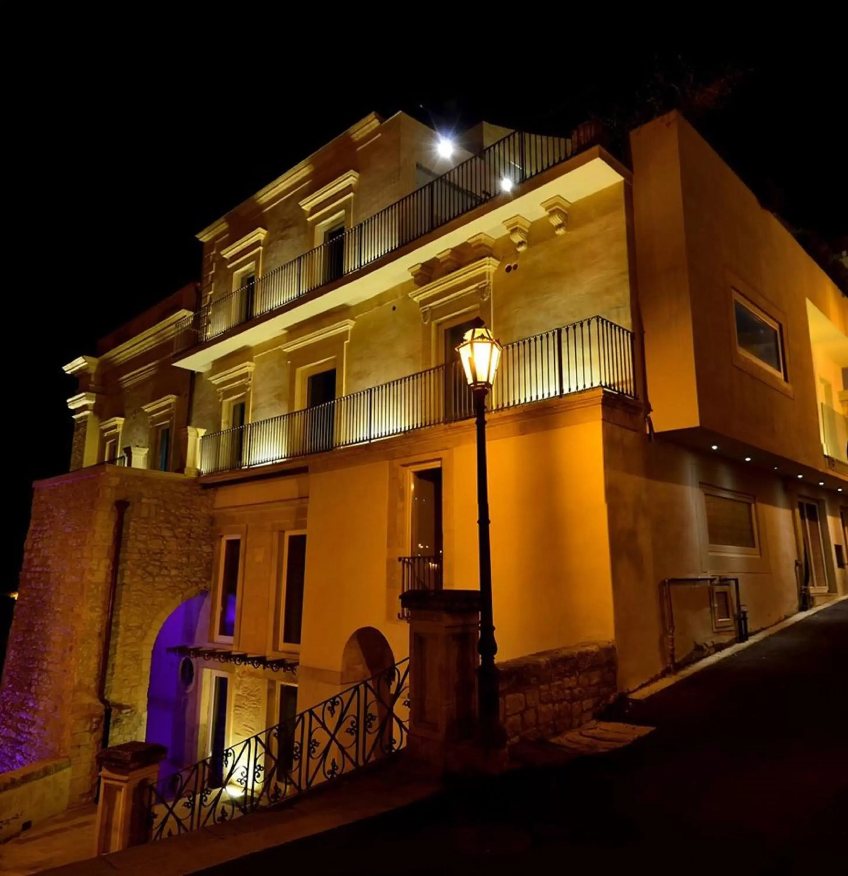 Facade/entrance, Property Building in San Giorgio Modica Hotel