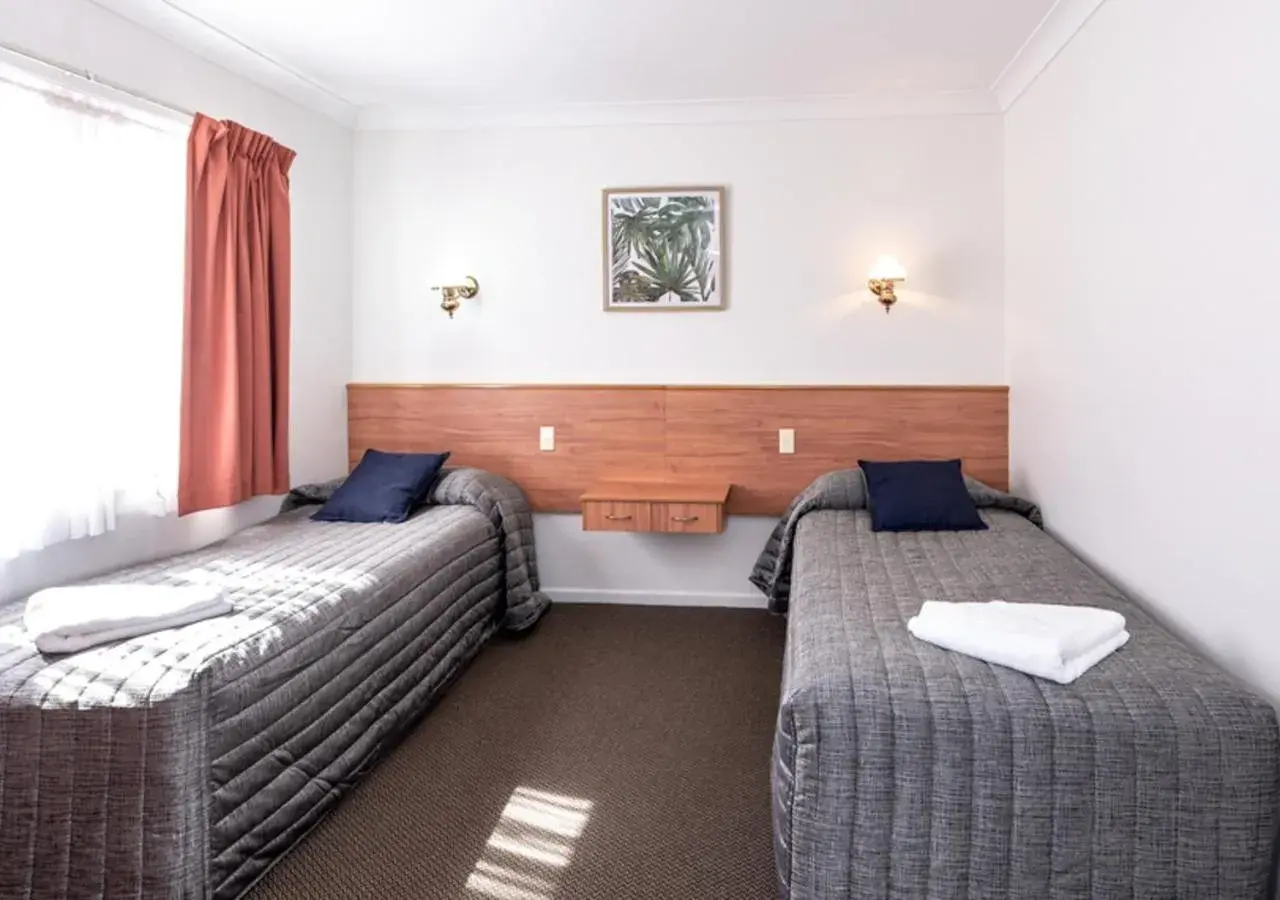 Bedroom, Bed in Riviera on Ruthven Motel