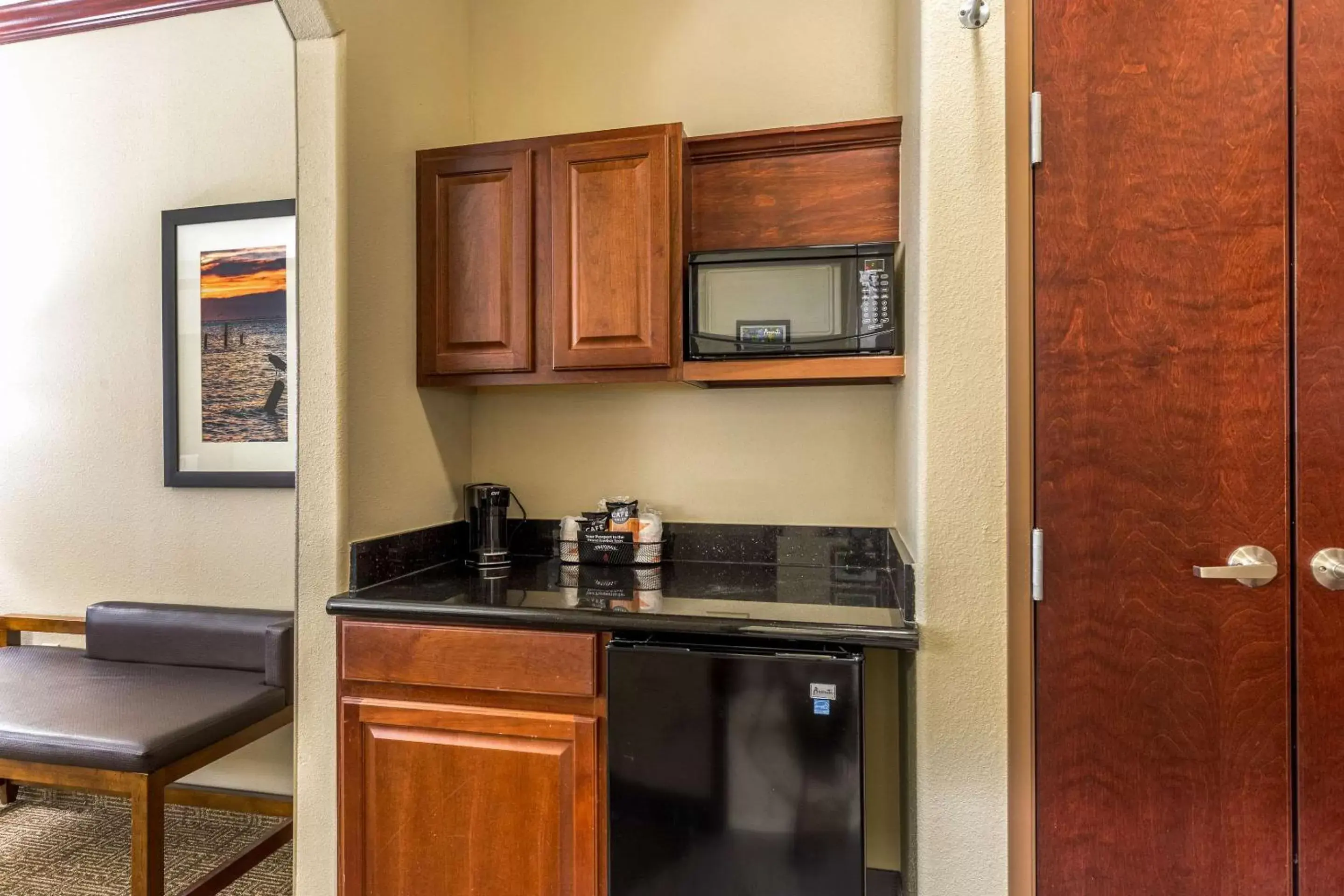 Photo of the whole room, Kitchen/Kitchenette in Comfort Suites Galveston
