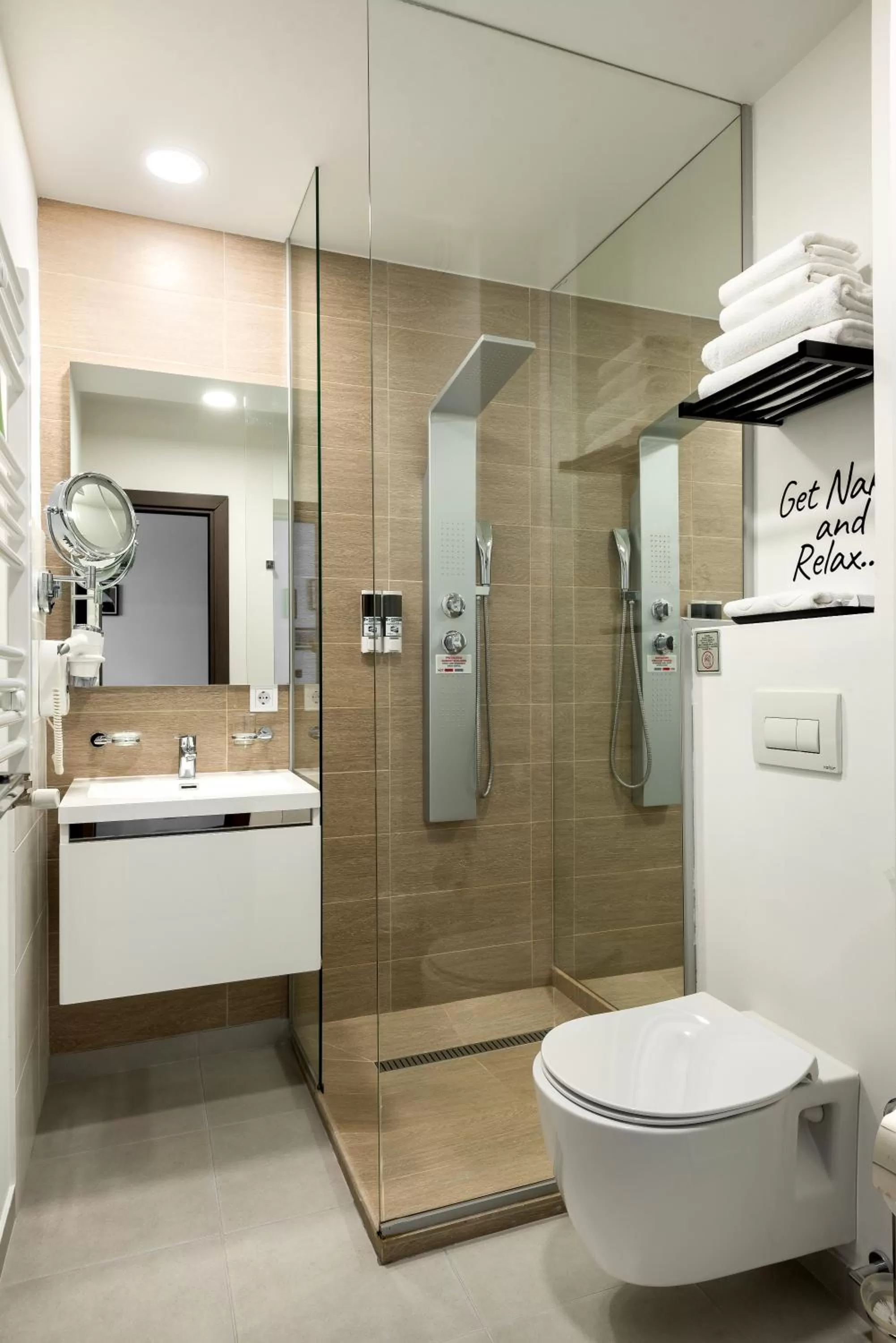 Bathroom in Thomas Albert Hotel