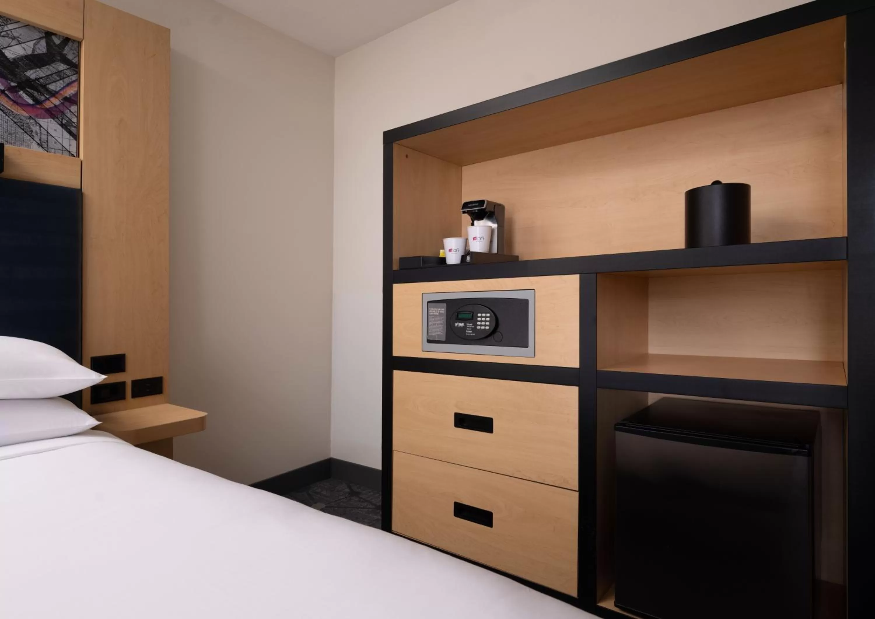 Bedroom, Bed in Aloft El Segundo - Los Angeles Airport