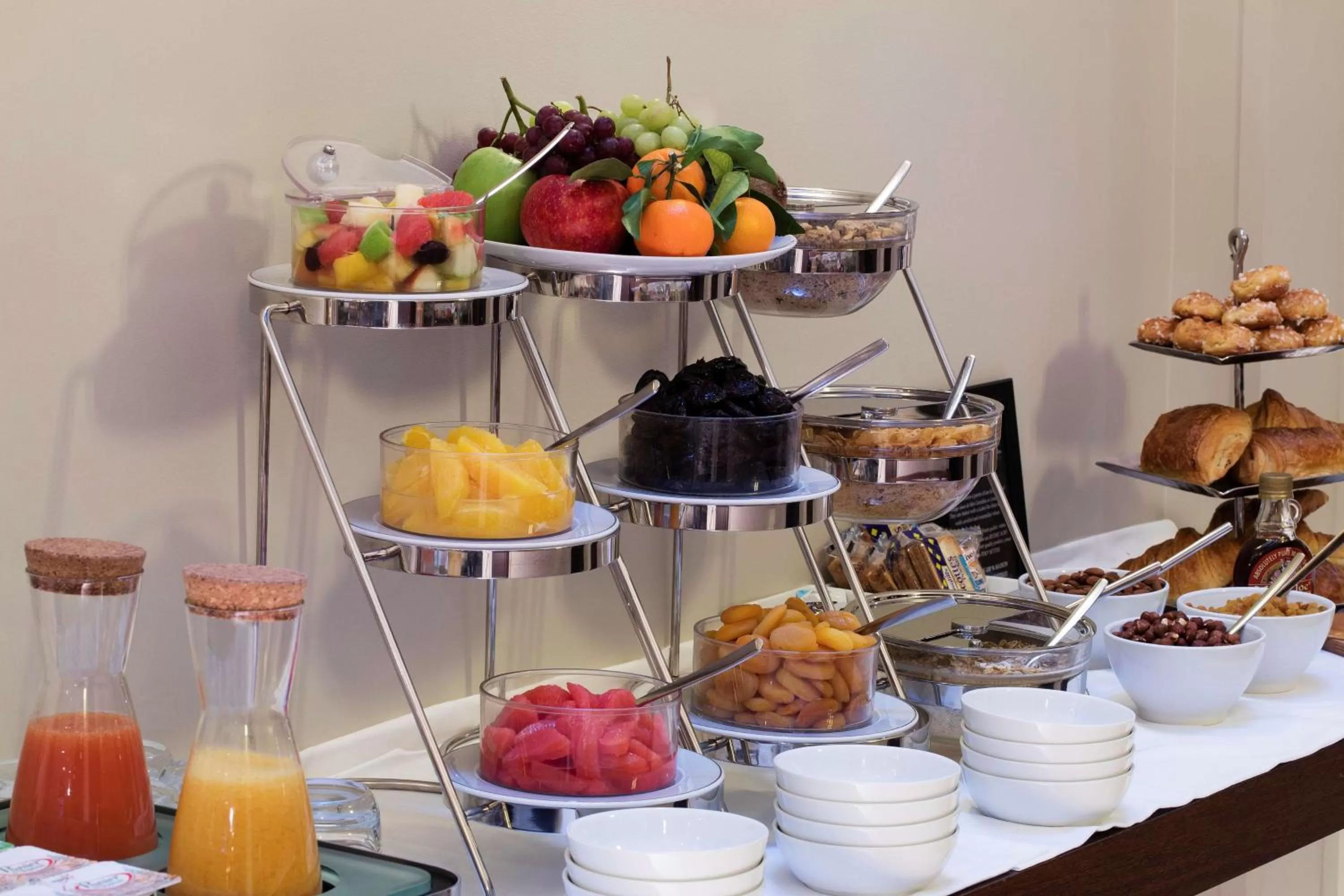 Restaurant/places to eat in Hôtel Paris Louvre Opéra