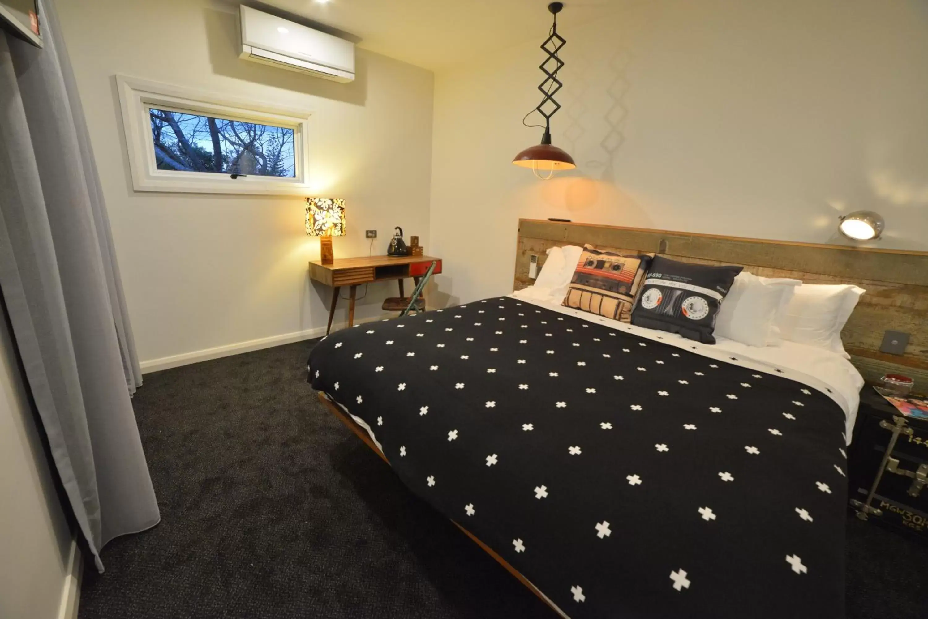 Mix Tape King Room with Balcony in Boogie Woogie Beach House Mix Tape King Room with Balcony in Boogie Woogie Beach House