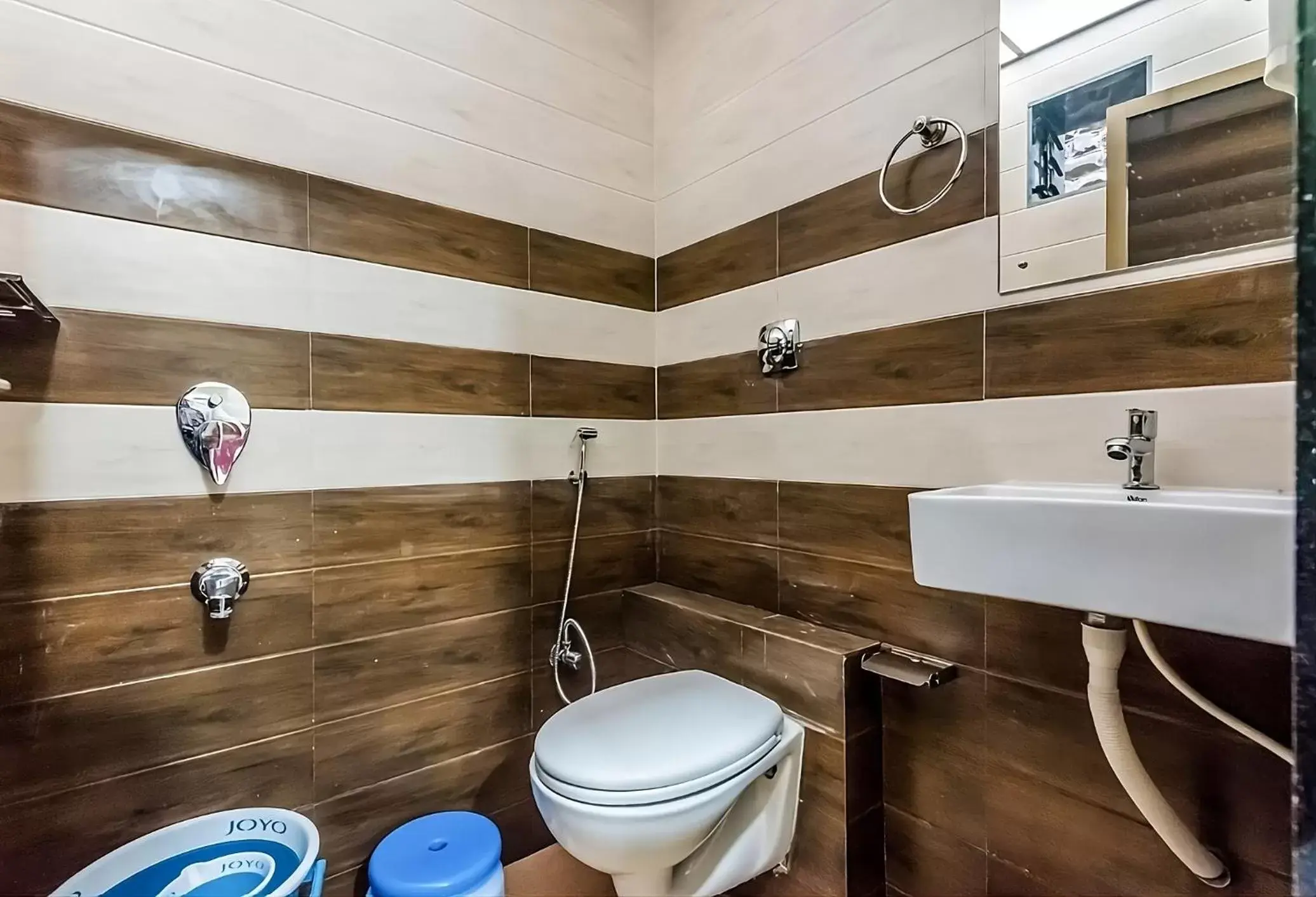 Bathroom in Sai Sharan Stay Inn- Near MIDC Turbhe Navi Mumbai