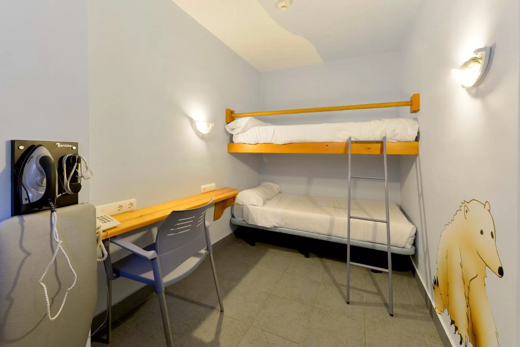 bunk bed, Bed in Hotel Restaurant Les Brases