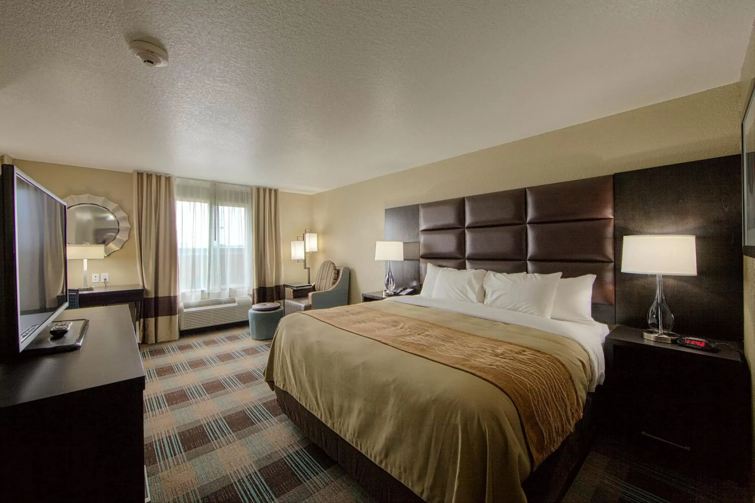 Photo of the whole room, Bed in Comfort Inn & Suites, White Settlement-Fort Worth West, TX