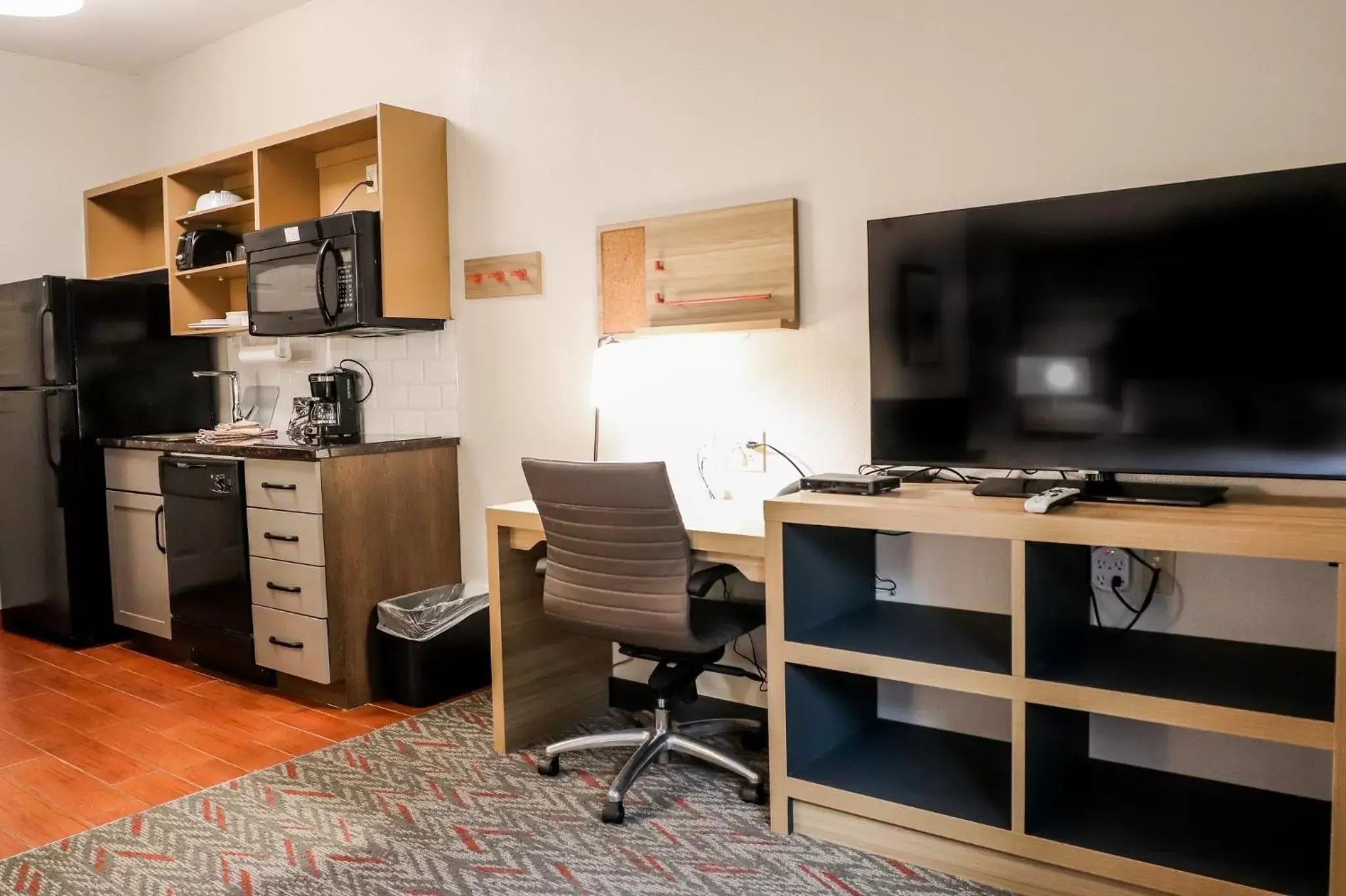 Photo of the whole room, TV/Entertainment Center in Candlewood Suites Richmond Airport, an IHG Hotel