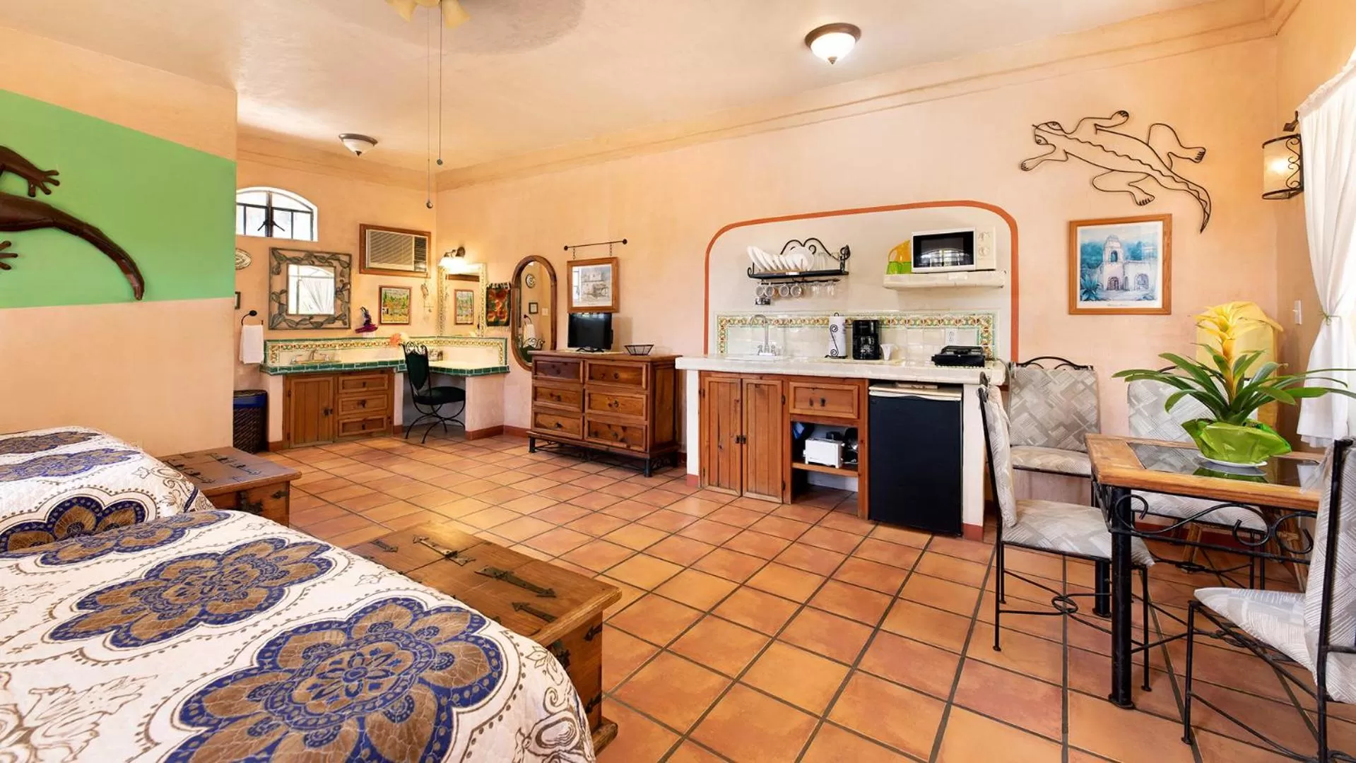 Dining area, Bed in Posada del Molino