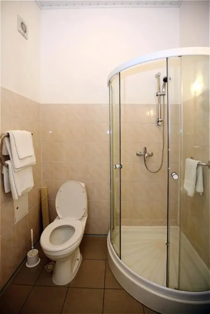 Shower, Bathroom in Apart Hotel Tomo FREE PARKING