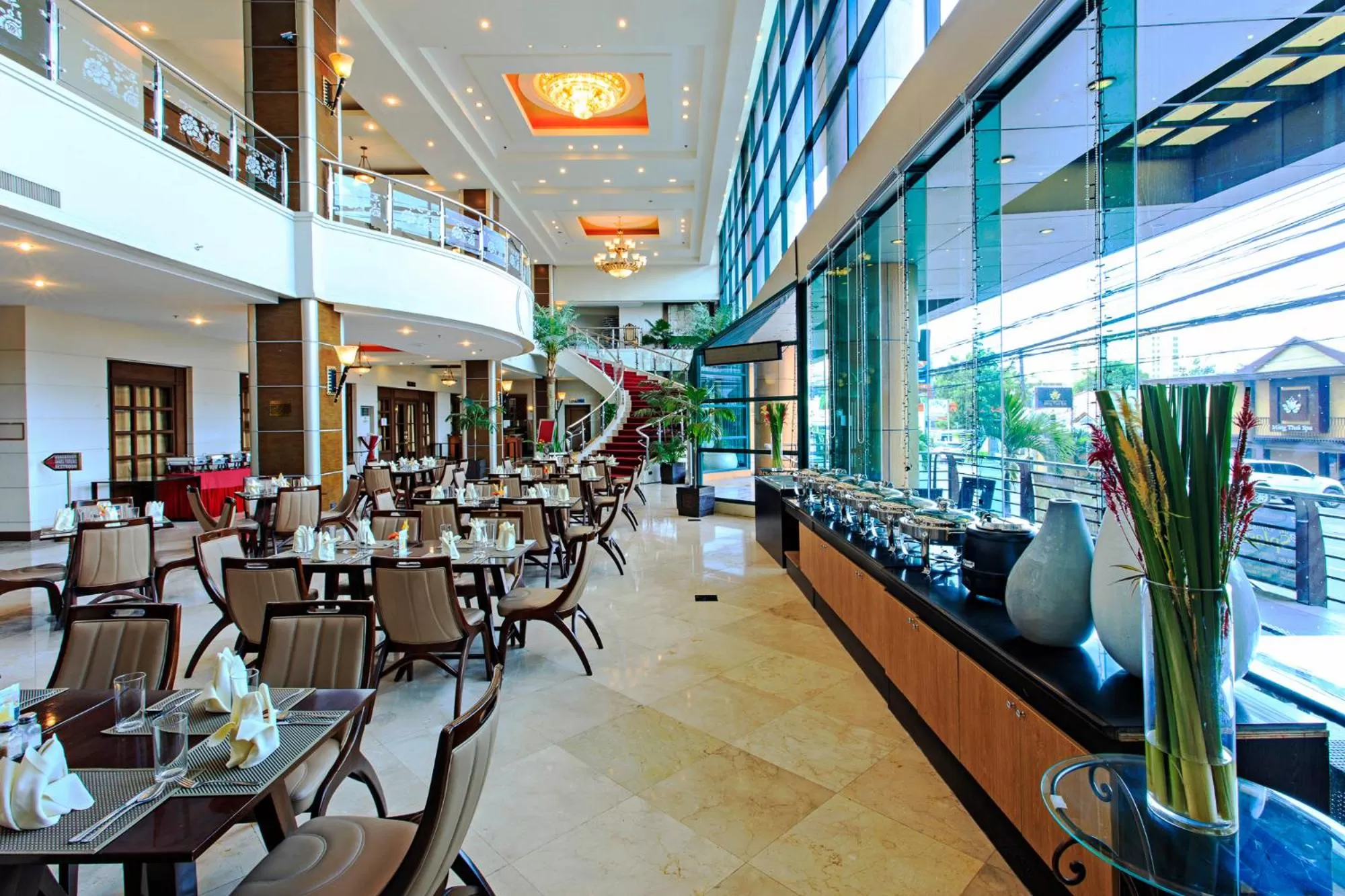 Restaurant/places to eat in Sarrosa International Hotel and Residential Suites