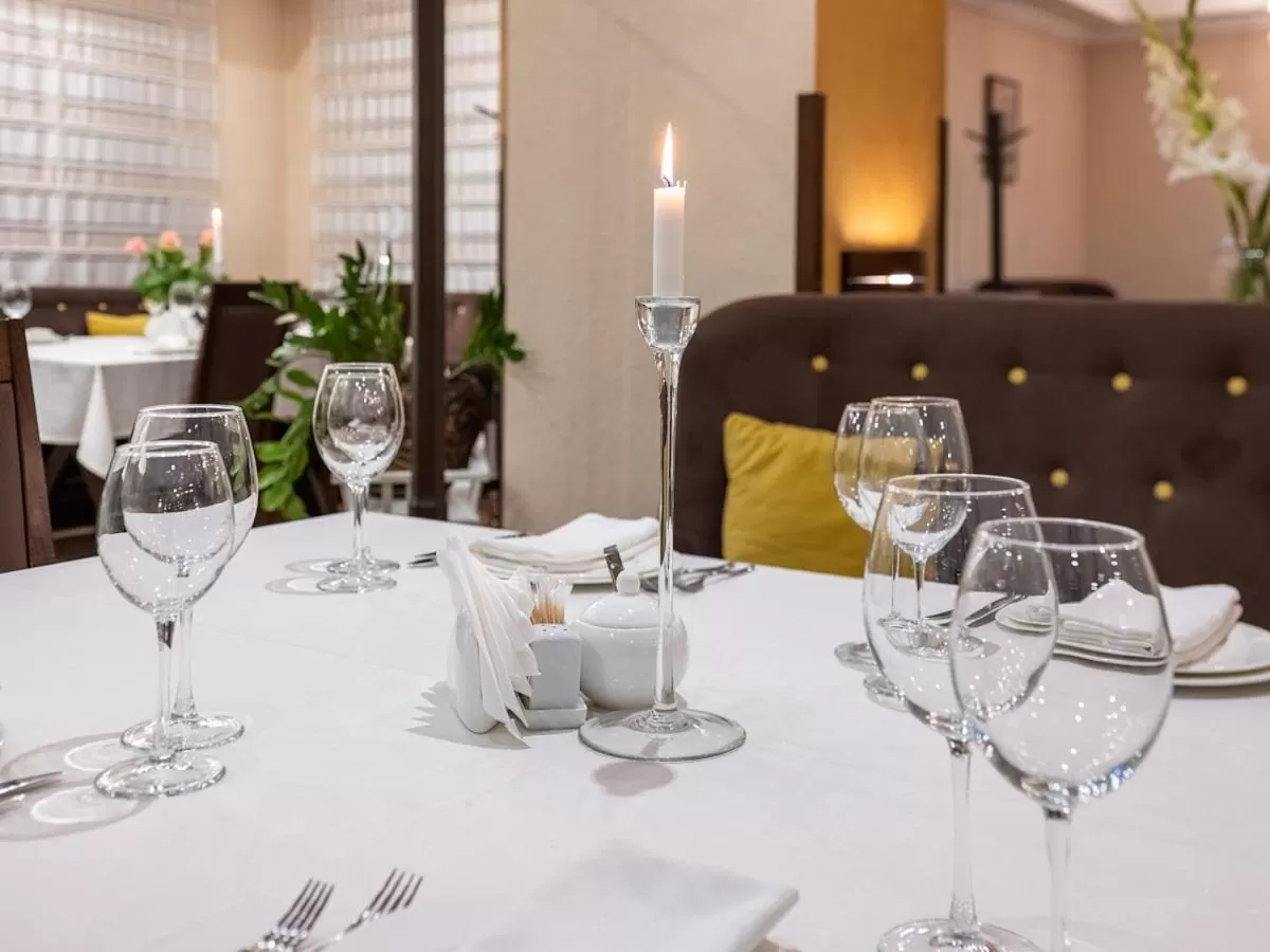 Restaurant/places to eat in Park Hotel