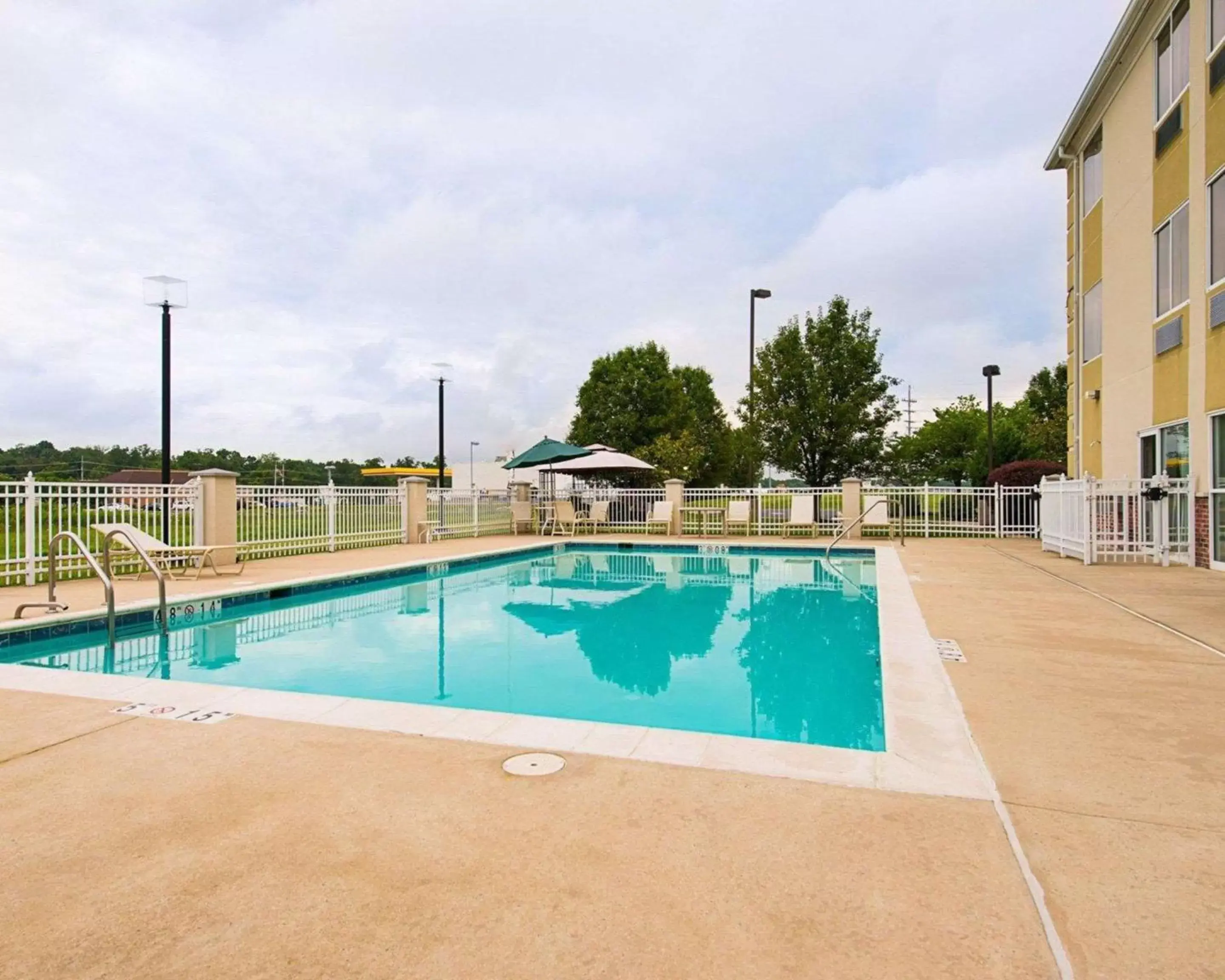 On site, Swimming Pool in Quality Inn Spring Mills - Martinsburg North