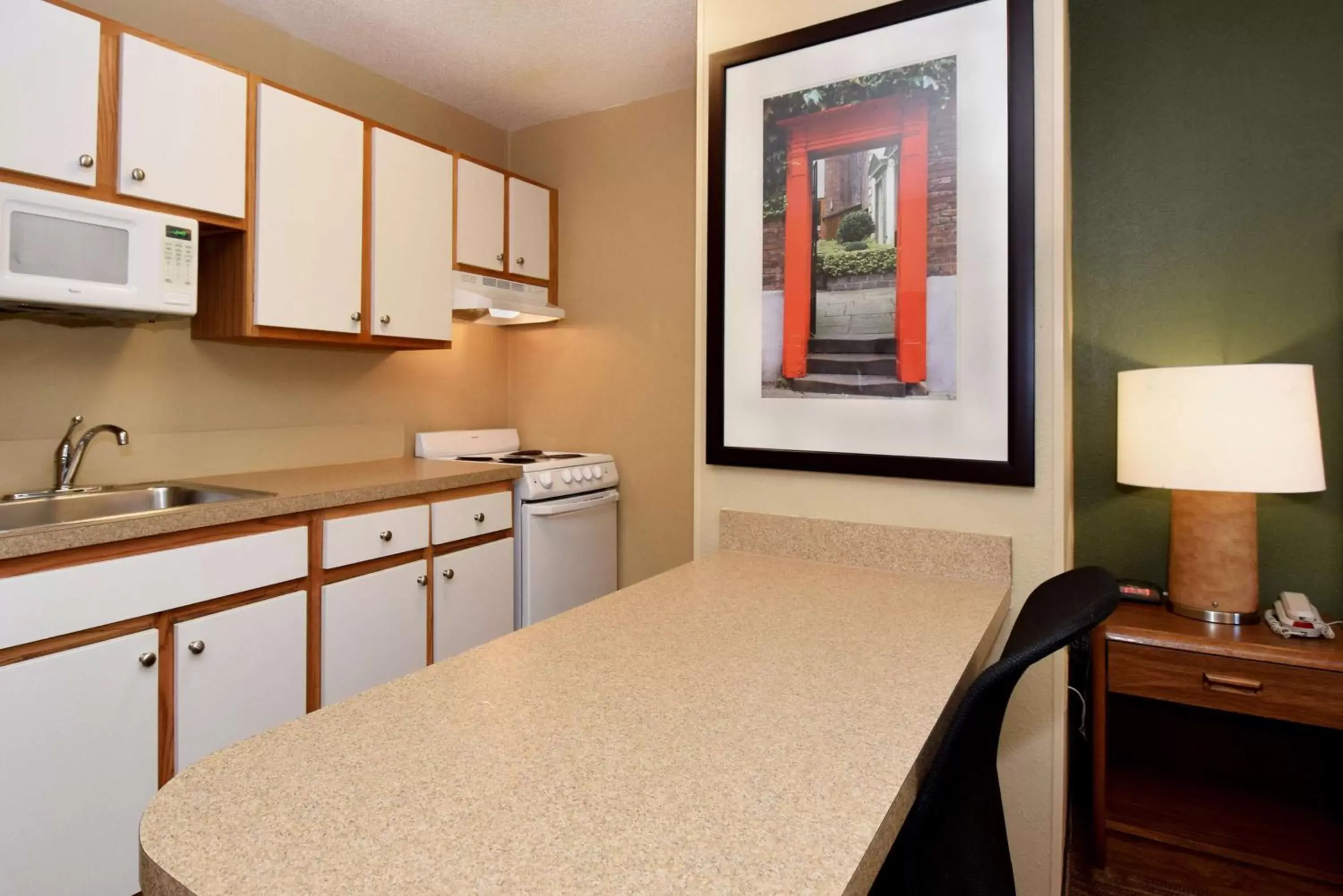 Bedroom, Kitchen/Kitchenette in Extended Stay America Suites - Houston - Med. Ctr. - NRG Park - Kirby