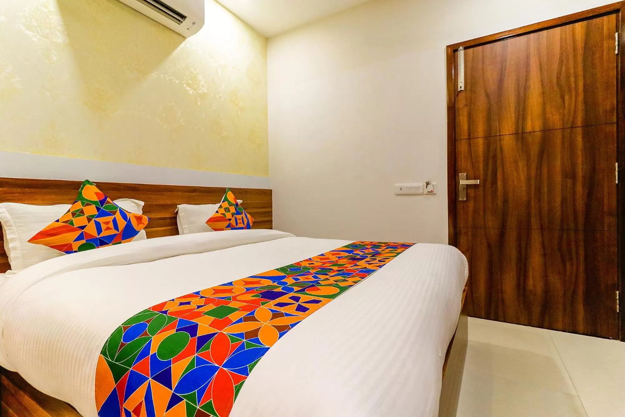 Bed in FabHotel Golden Velvet