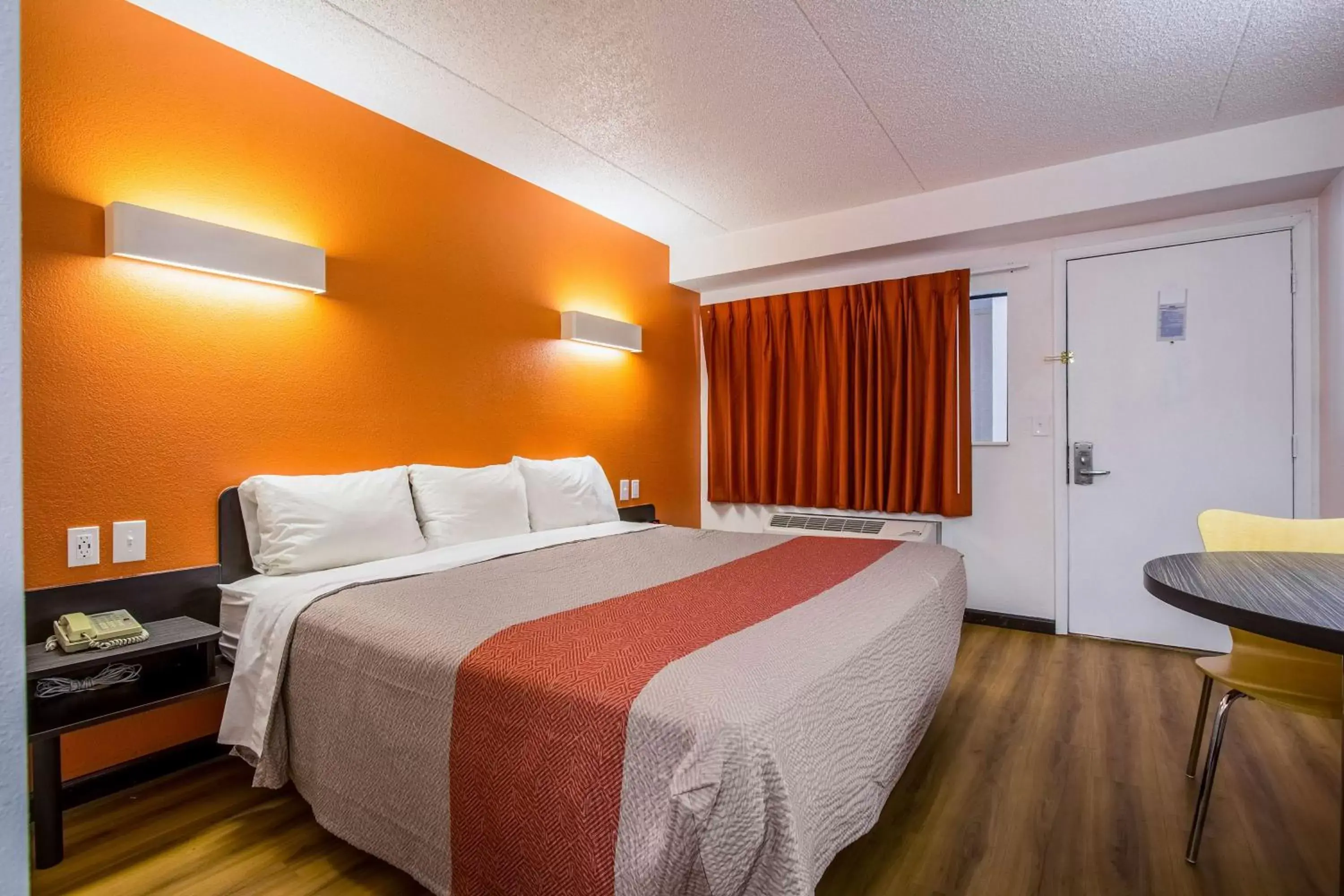 King Room - Disability Access - Non-Smoking in Motel 6-Ashland, OH King Room - Disability Access - Non-Smoking in Motel 6-Ashland, OH