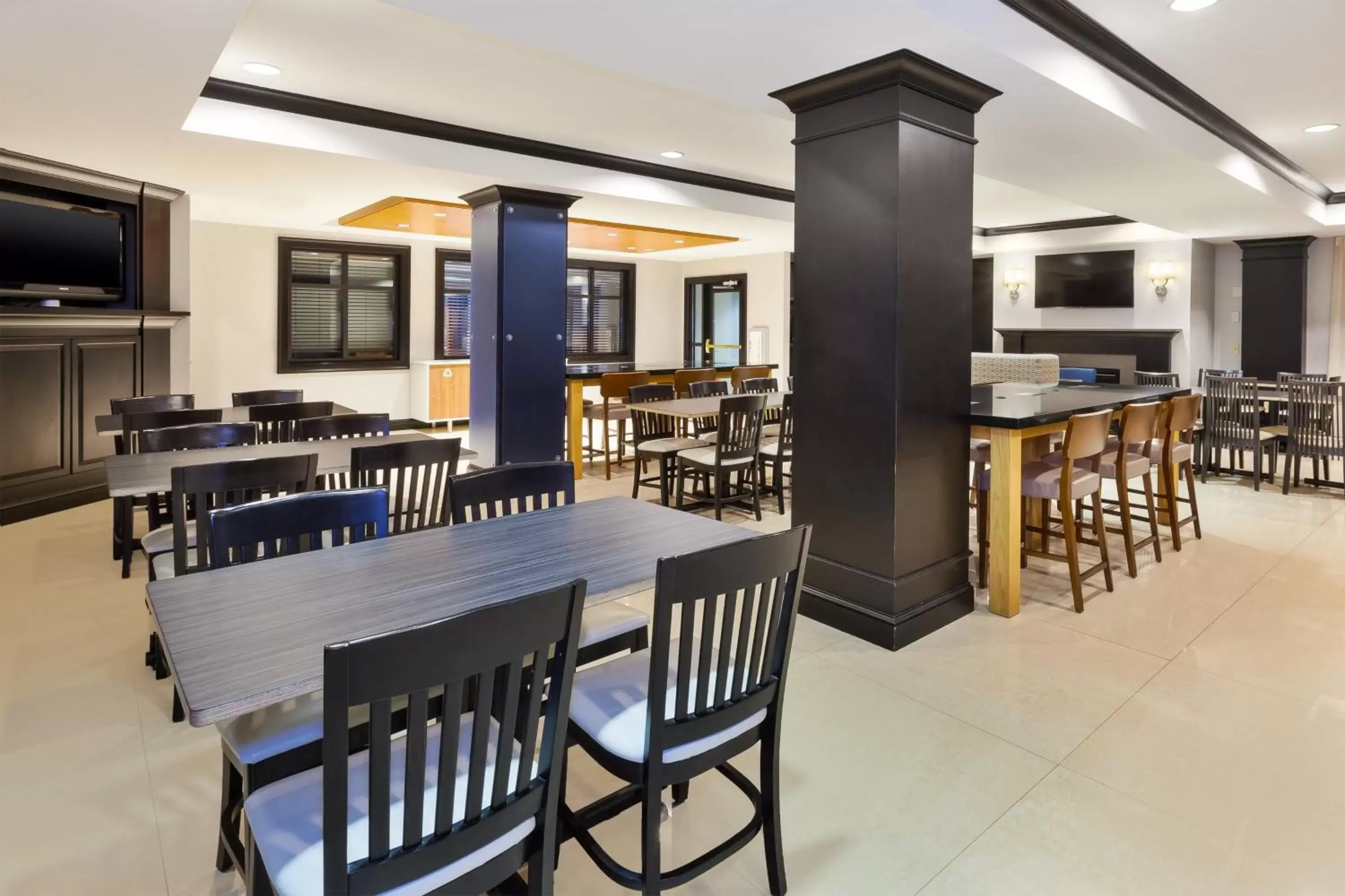 Breakfast, Restaurant/Places to Eat in Holiday Inn Express Hotel & Suites Warminster-Horsham, an IHG Hotel