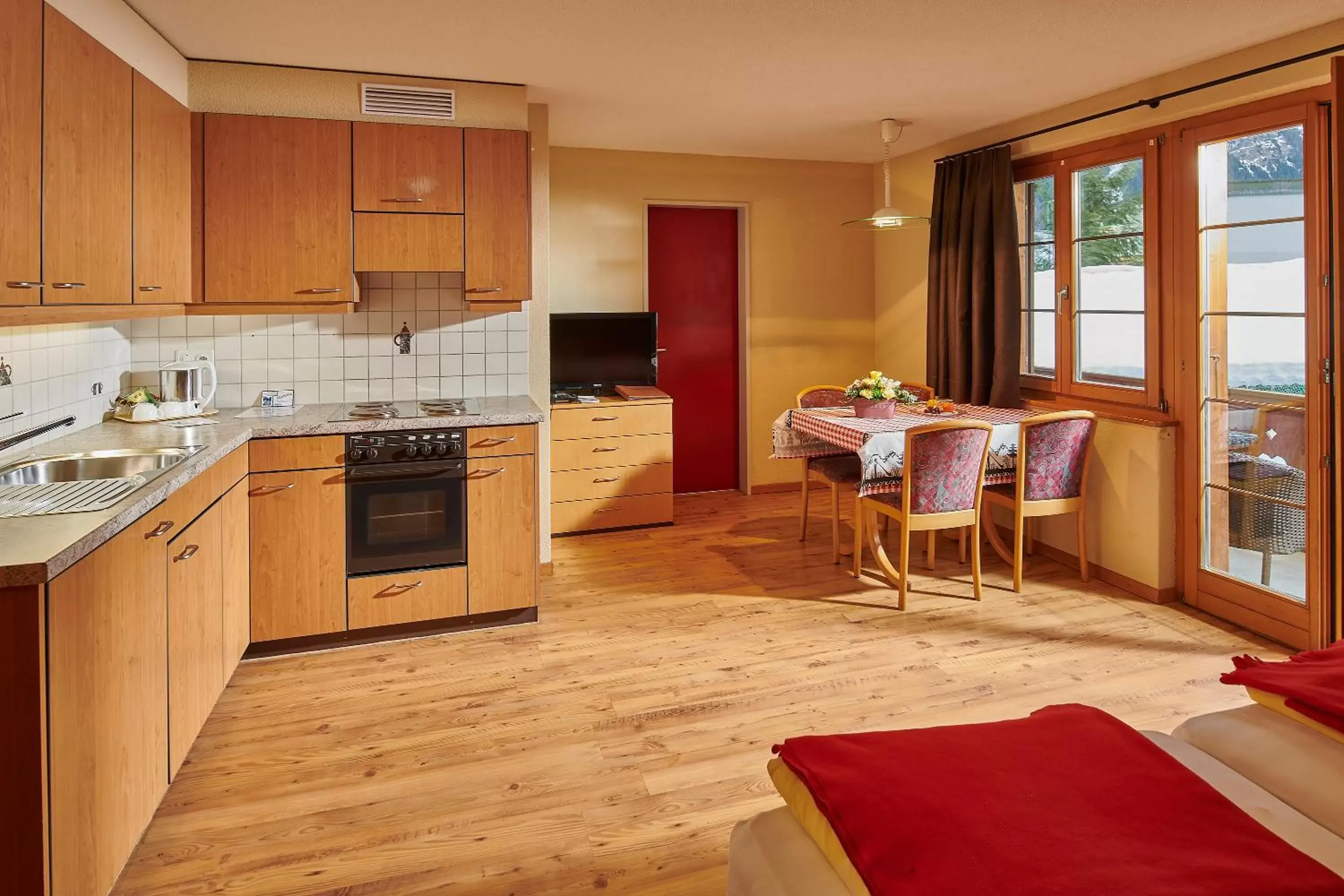 Photo of the whole room, Kitchen/Kitchenette in Hotel Central Wolter - Grindelwald