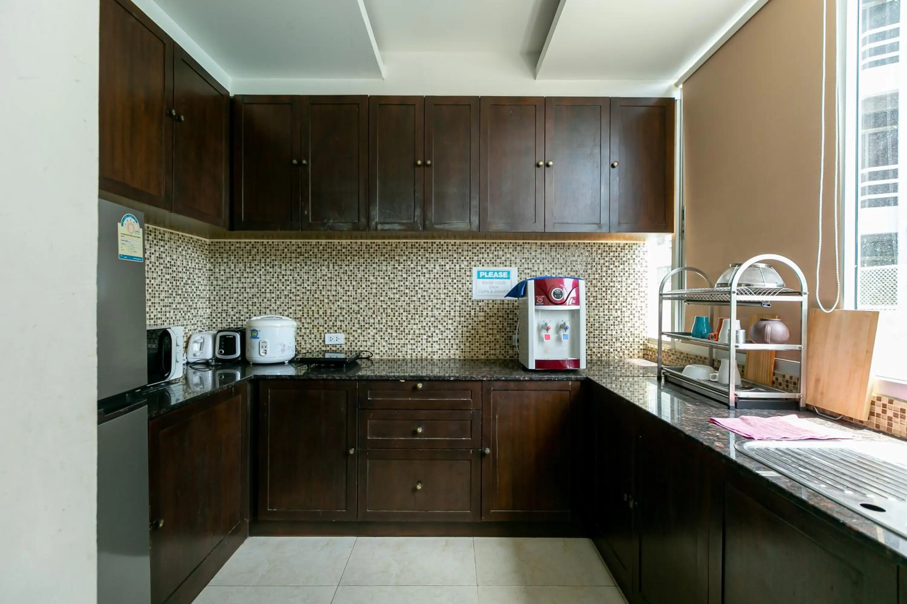Kitchen or kitchenette in The Bedrooms Hostel Pattaya