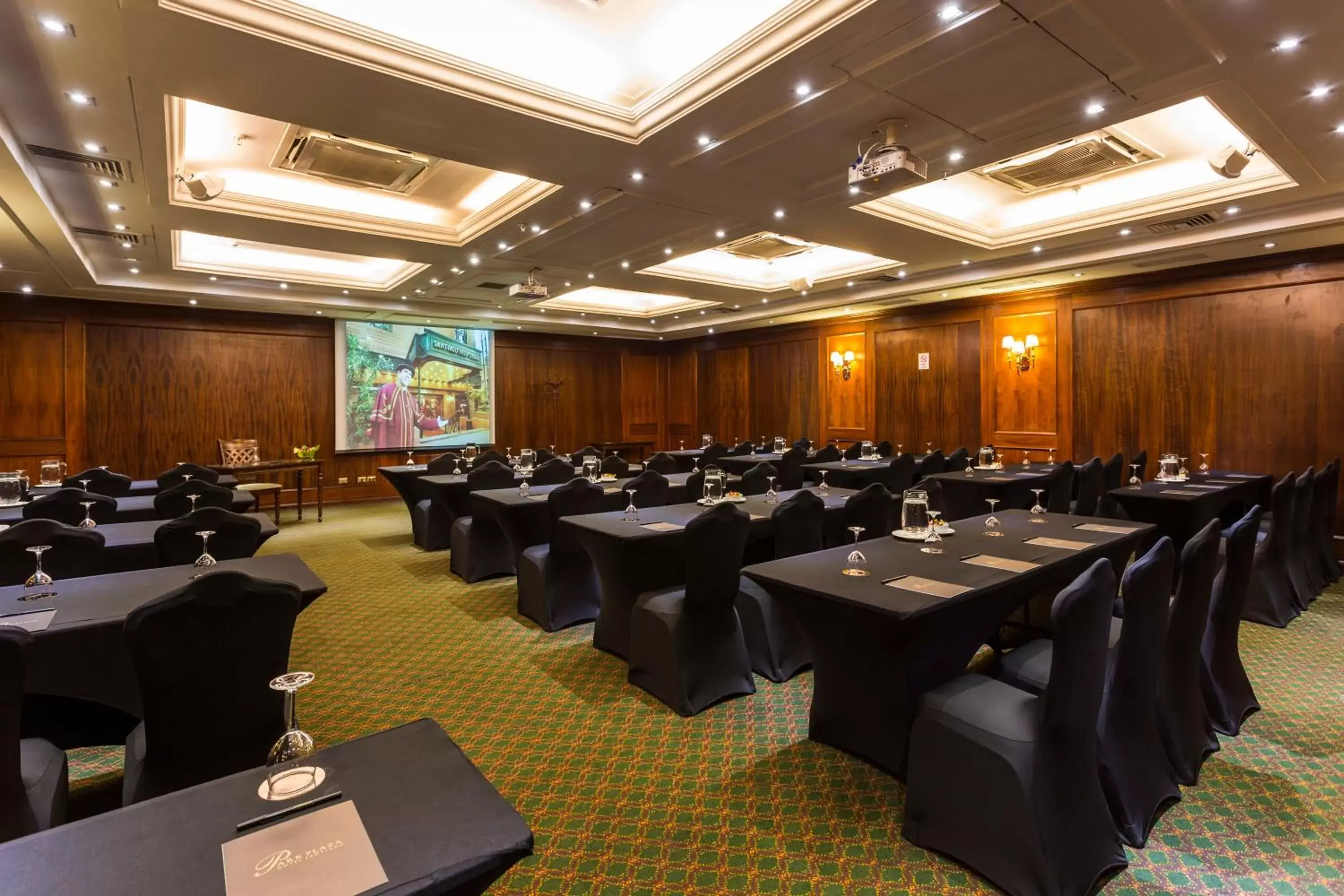 Banquet/Function facilities in Park Plaza Santiago