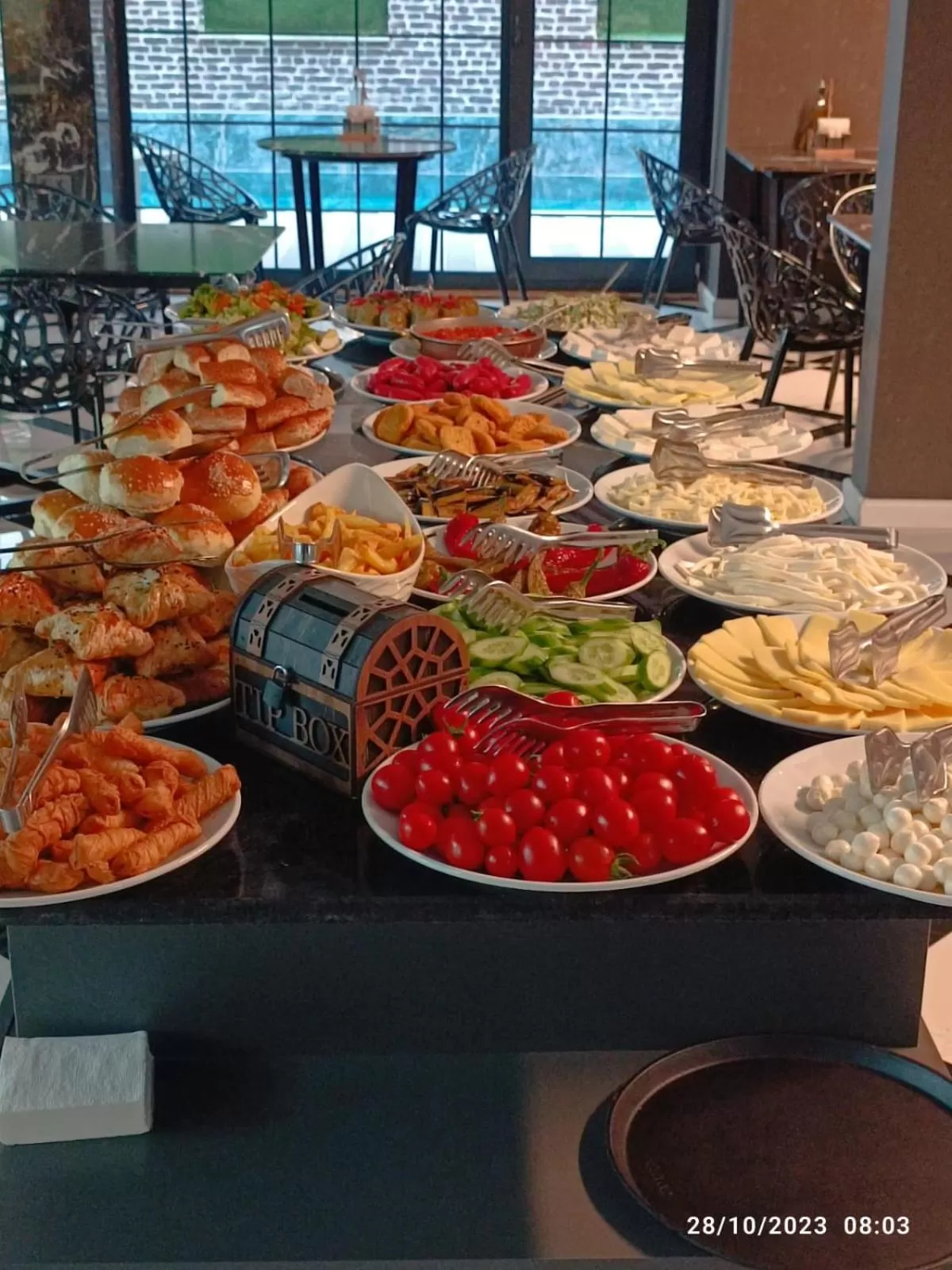 Restaurant/places to eat in Estera Hotel Silent