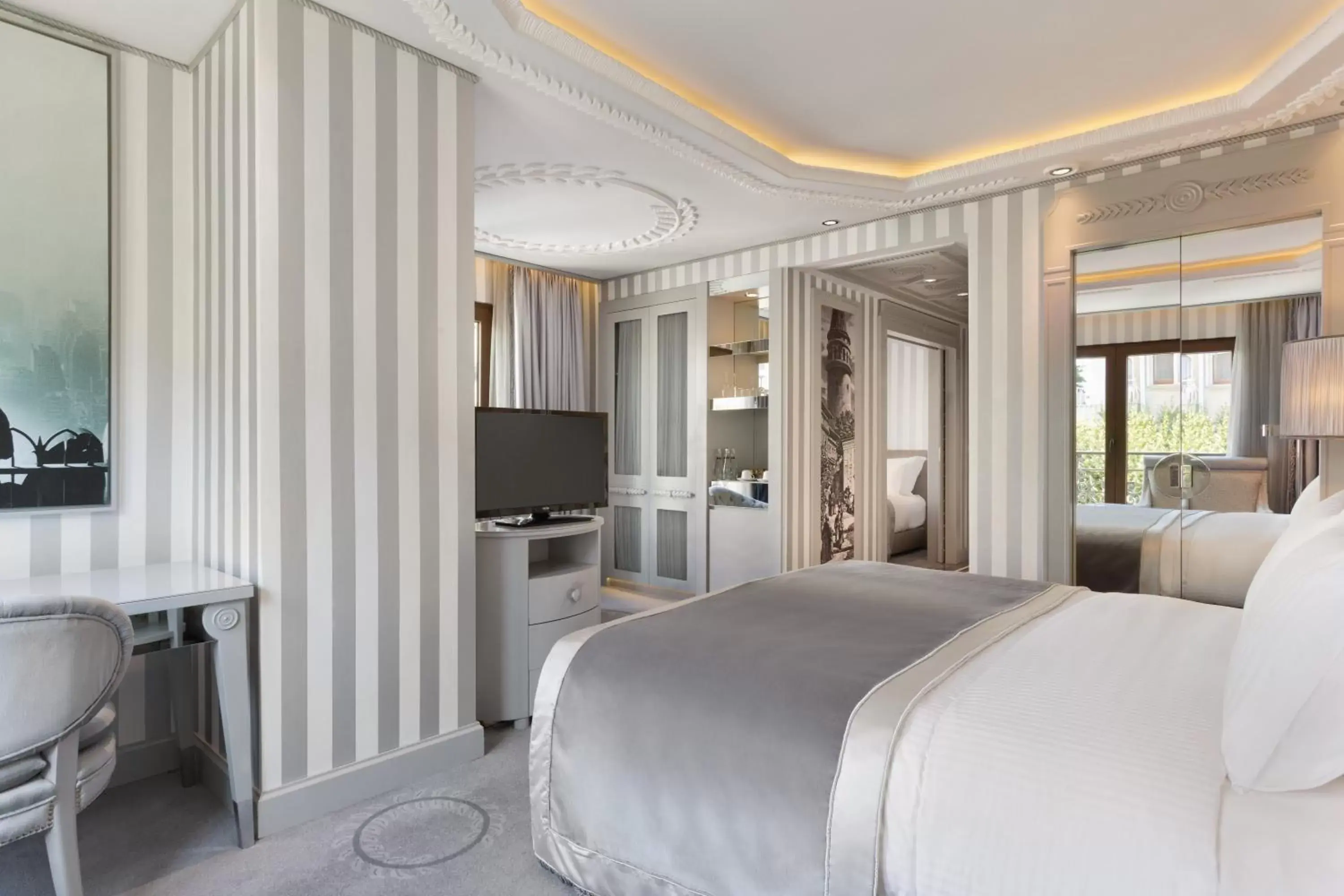 Bed, Room Photo in Wyndham Grand Istanbul Kalamış Marina Hotel