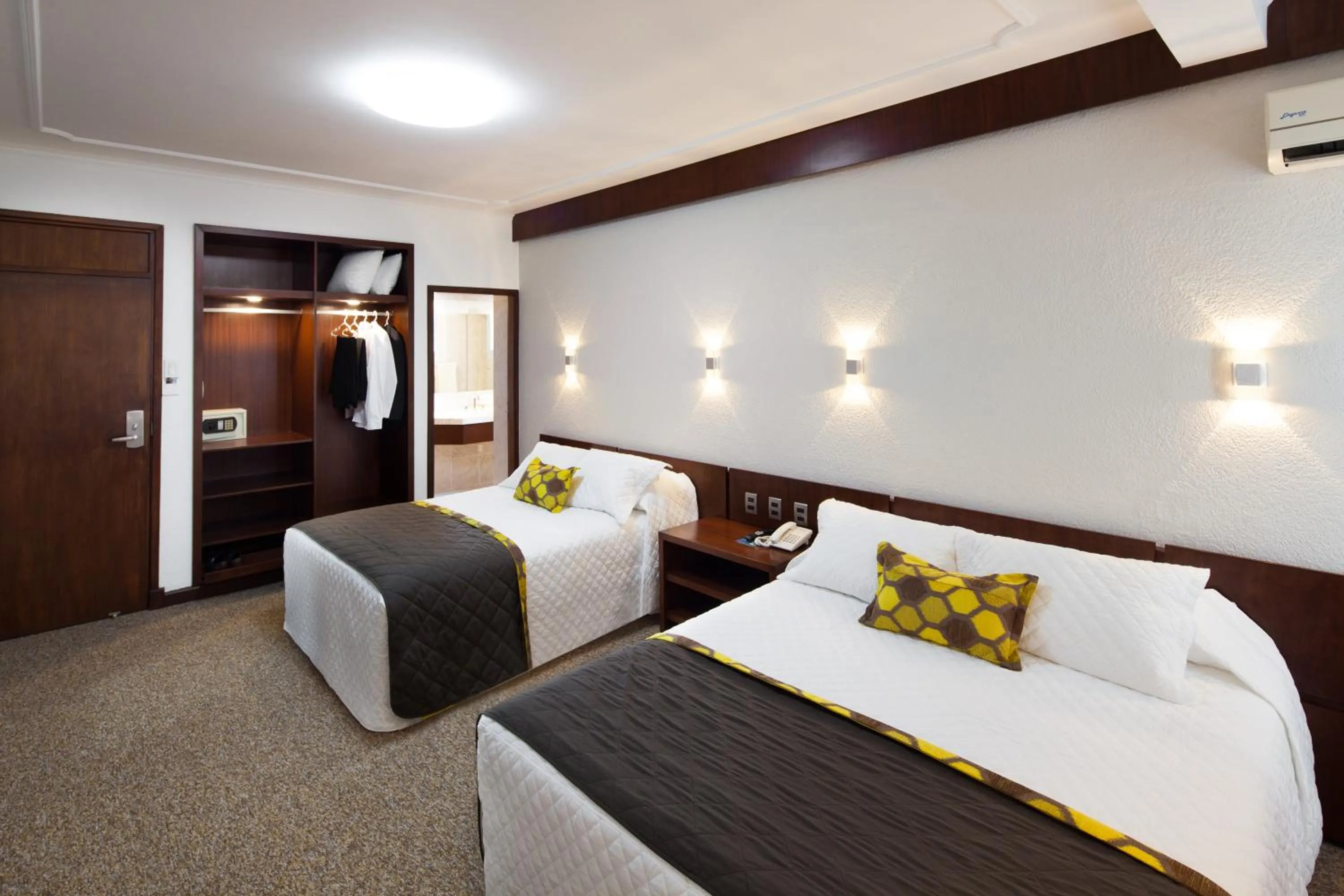 Standard Twin Room in Hotel Cortez