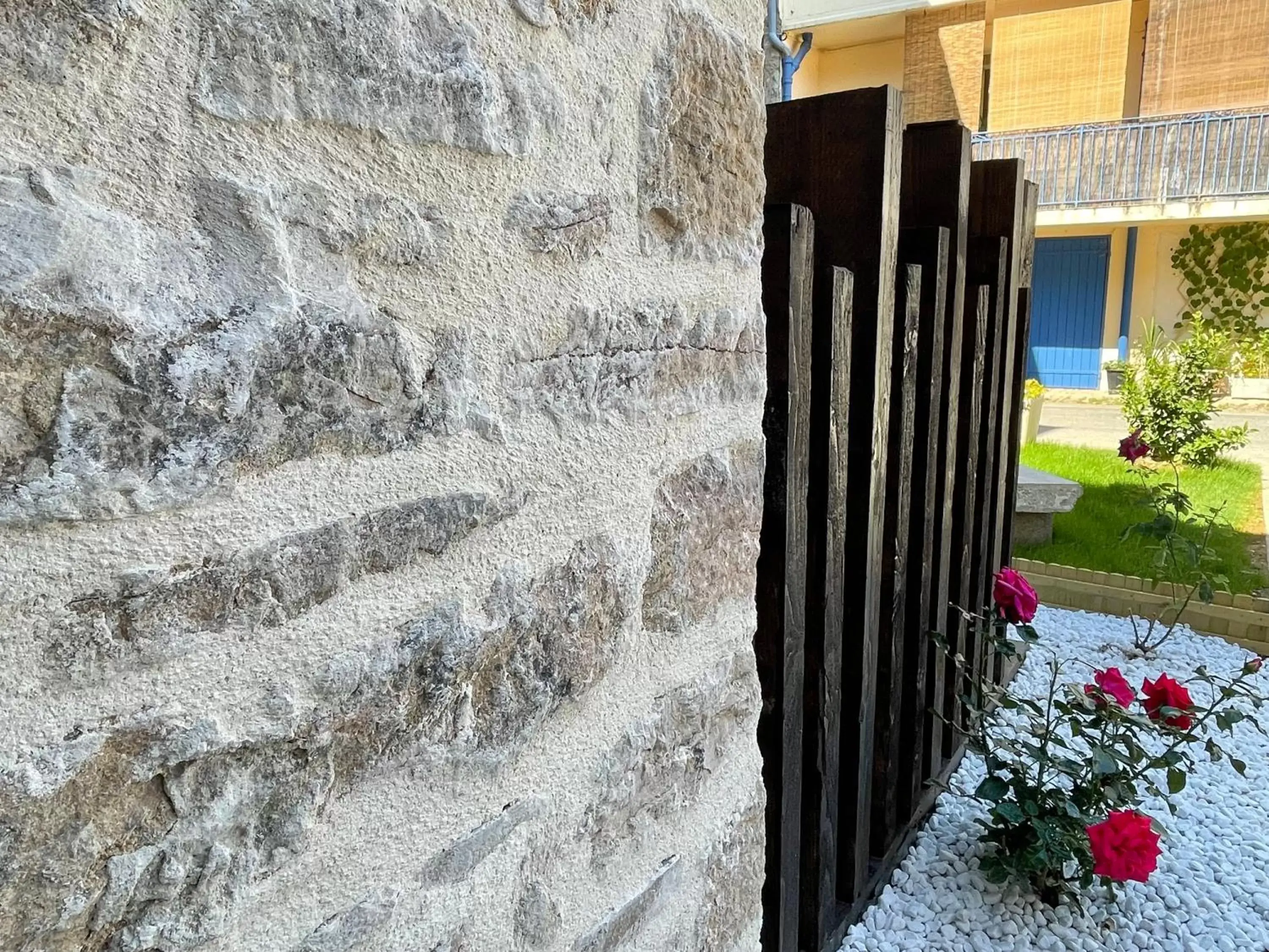 Facade/entrance in LA GRANGE DES FRANGINES