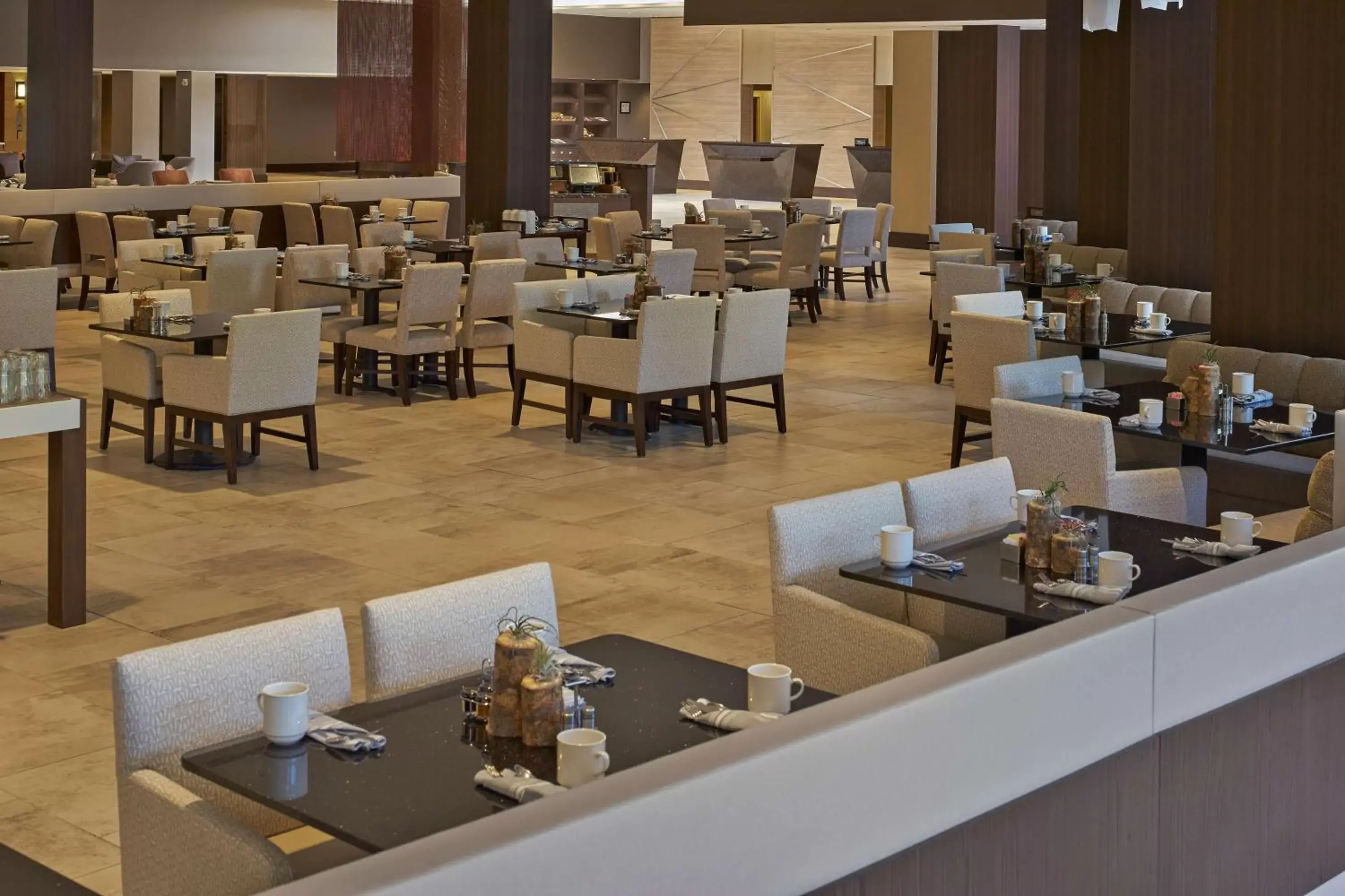 Dining area, Restaurant/Places to Eat in Hilton Raleigh North Hills