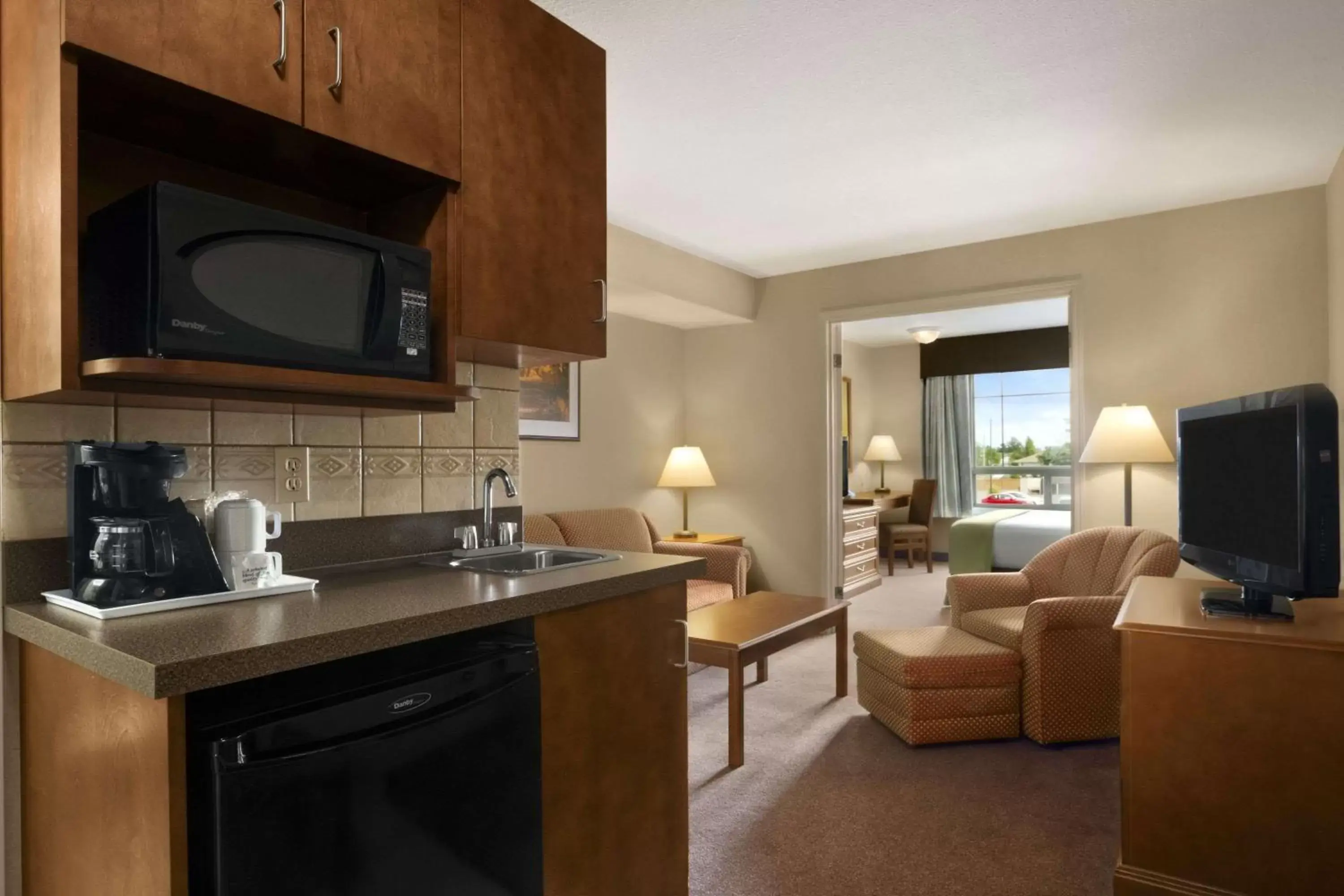 Photo of the whole room, Kitchen/Kitchenette in Super 8 by Wyndham Fort St. John BC