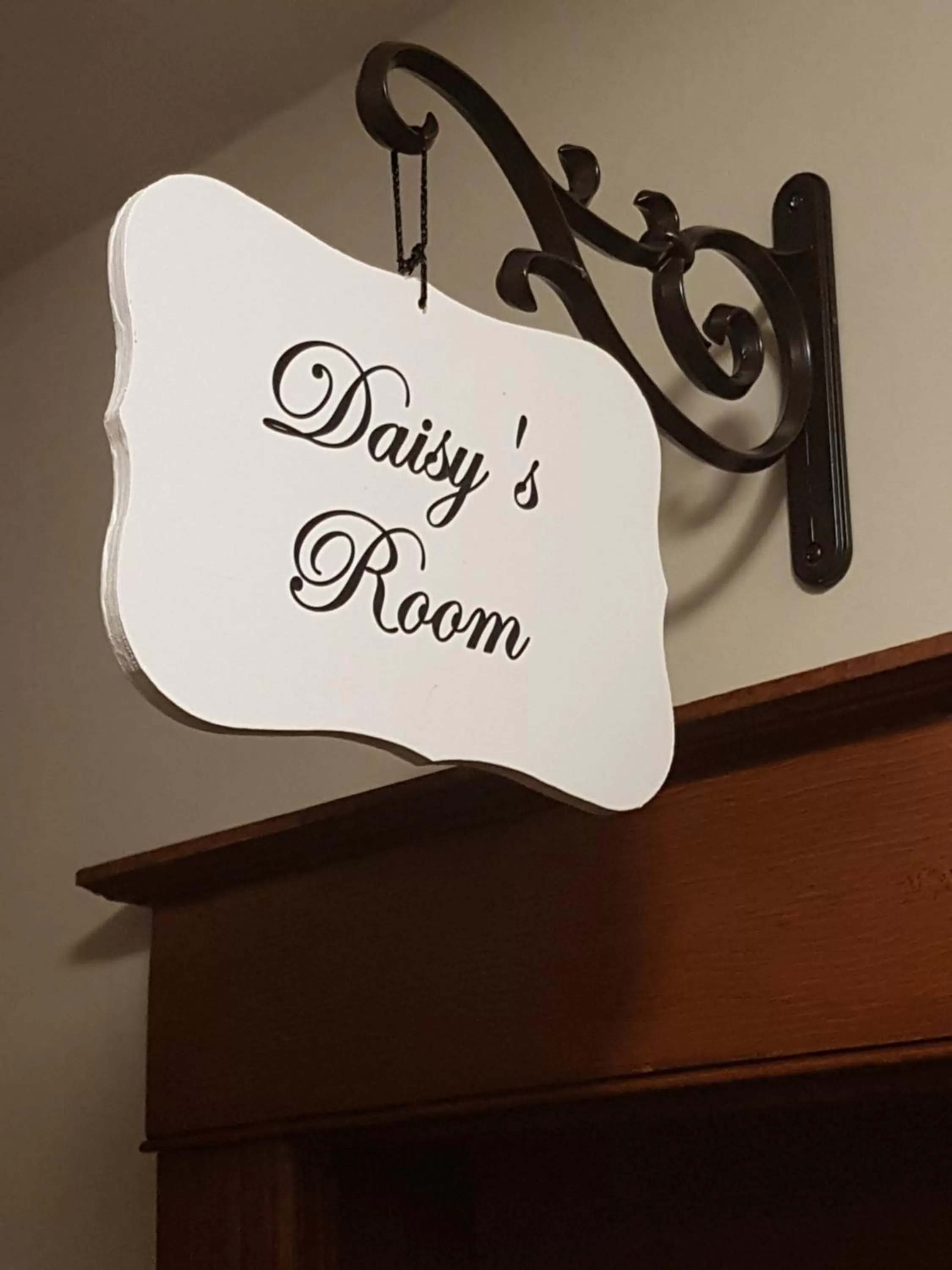 Logo/Certificate/Sign in The Home Place Inn